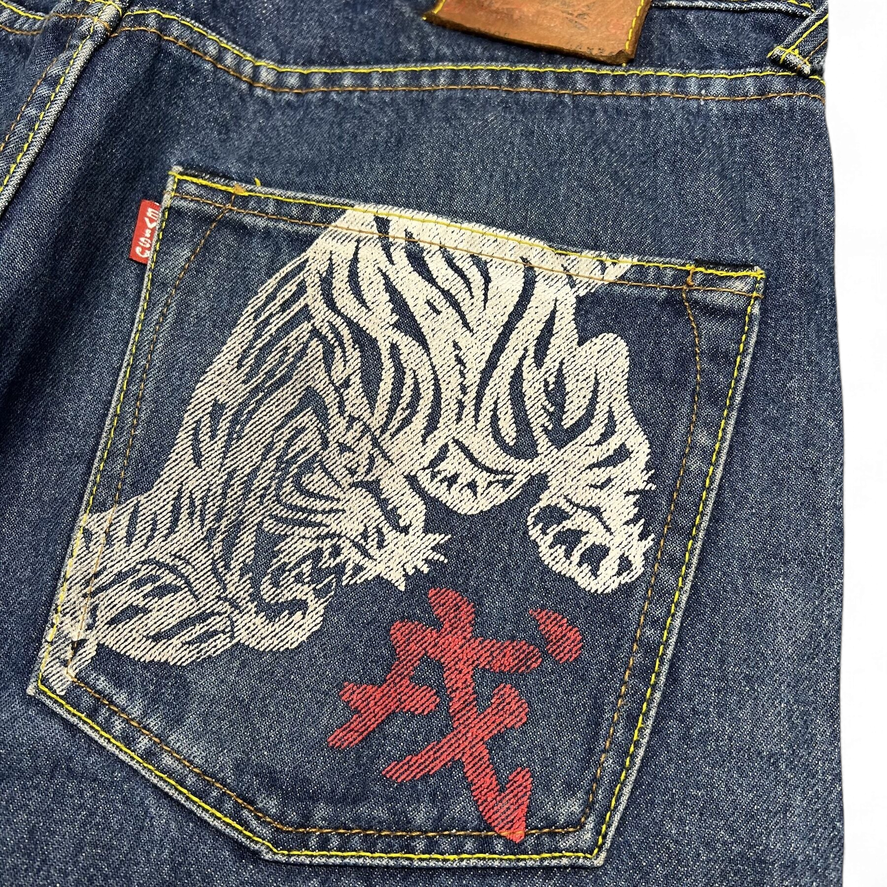 TWC Vintage Evisu Straight Jeans aus dunkelblauem Denim mit aufgesticktem Tiger-Motiv auf der Gesäßtasche