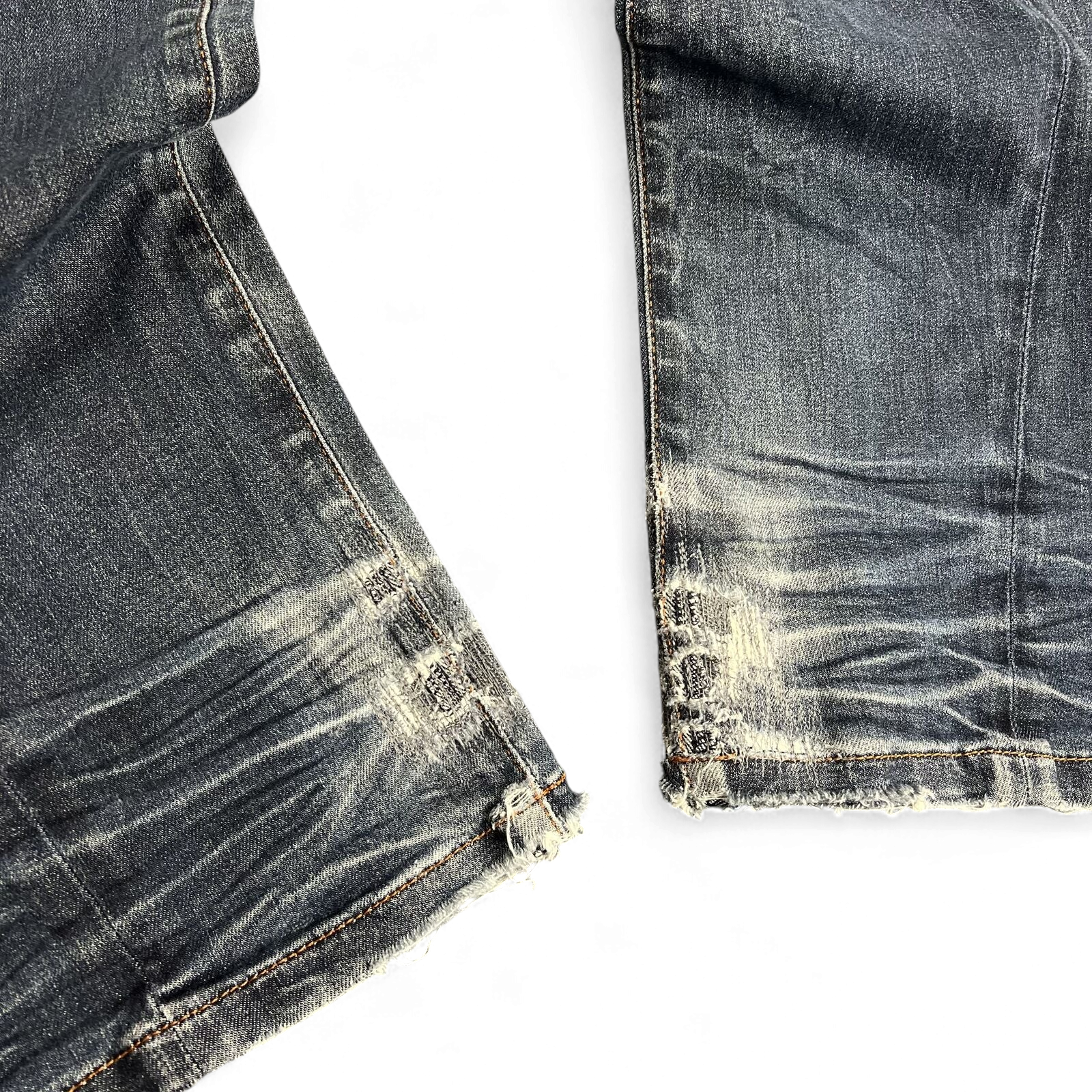 TWC Vintage Evisu Straight Jeans mit Distressed-Details und verwaschener dunkelblauer Denim-Optik an den Beinenden
