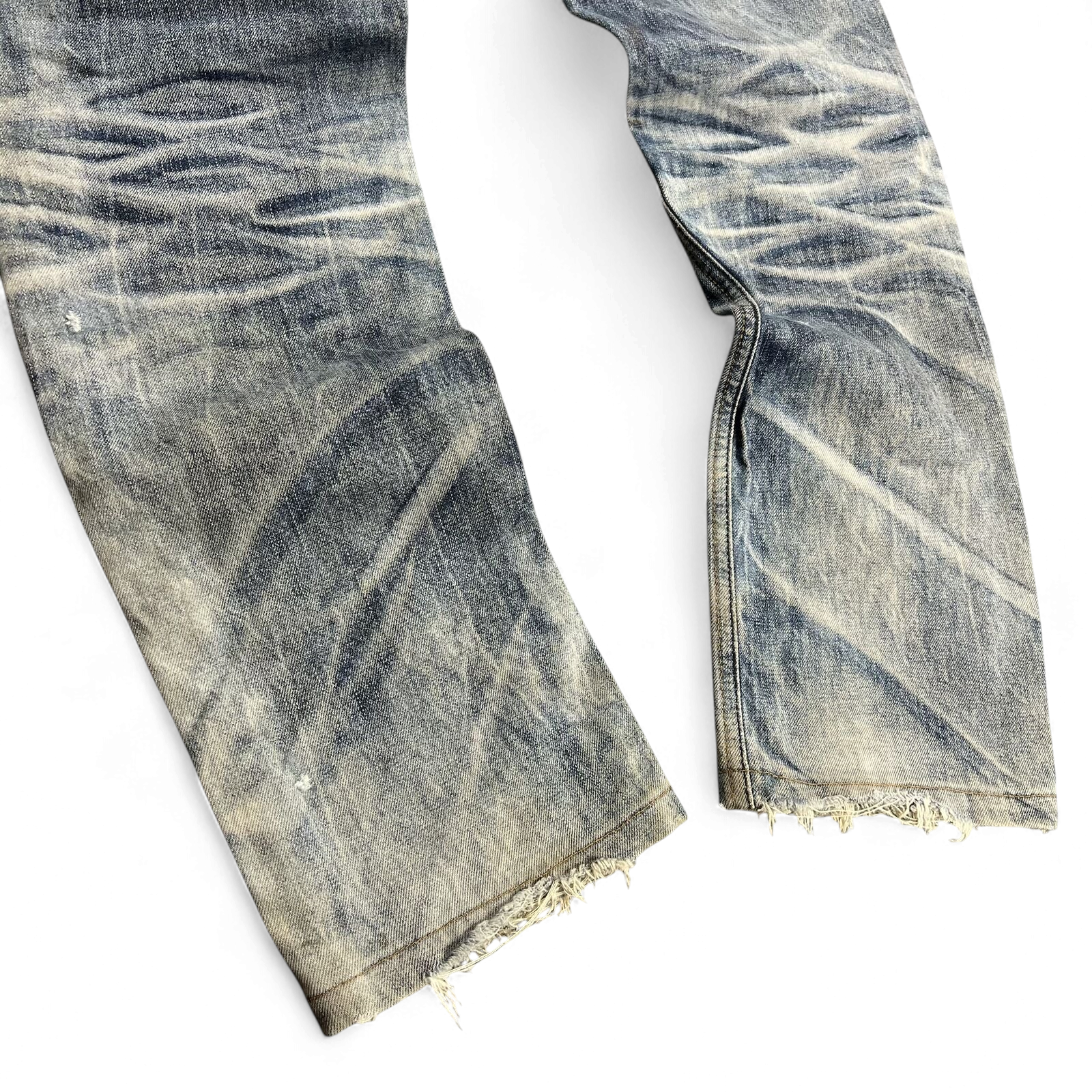 TWC Vintage Evisu Jeans mit starker Waschung, Used-Look und ausgefransten Beinabschlüssen