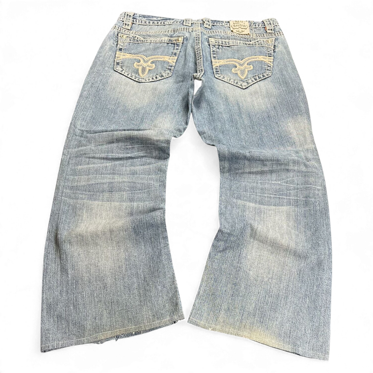 TWC Vintage Rock Revival Mitch Straight Jeans in hellblauem Denim mit Stickerei auf den Gesäßtaschen, Rückansicht