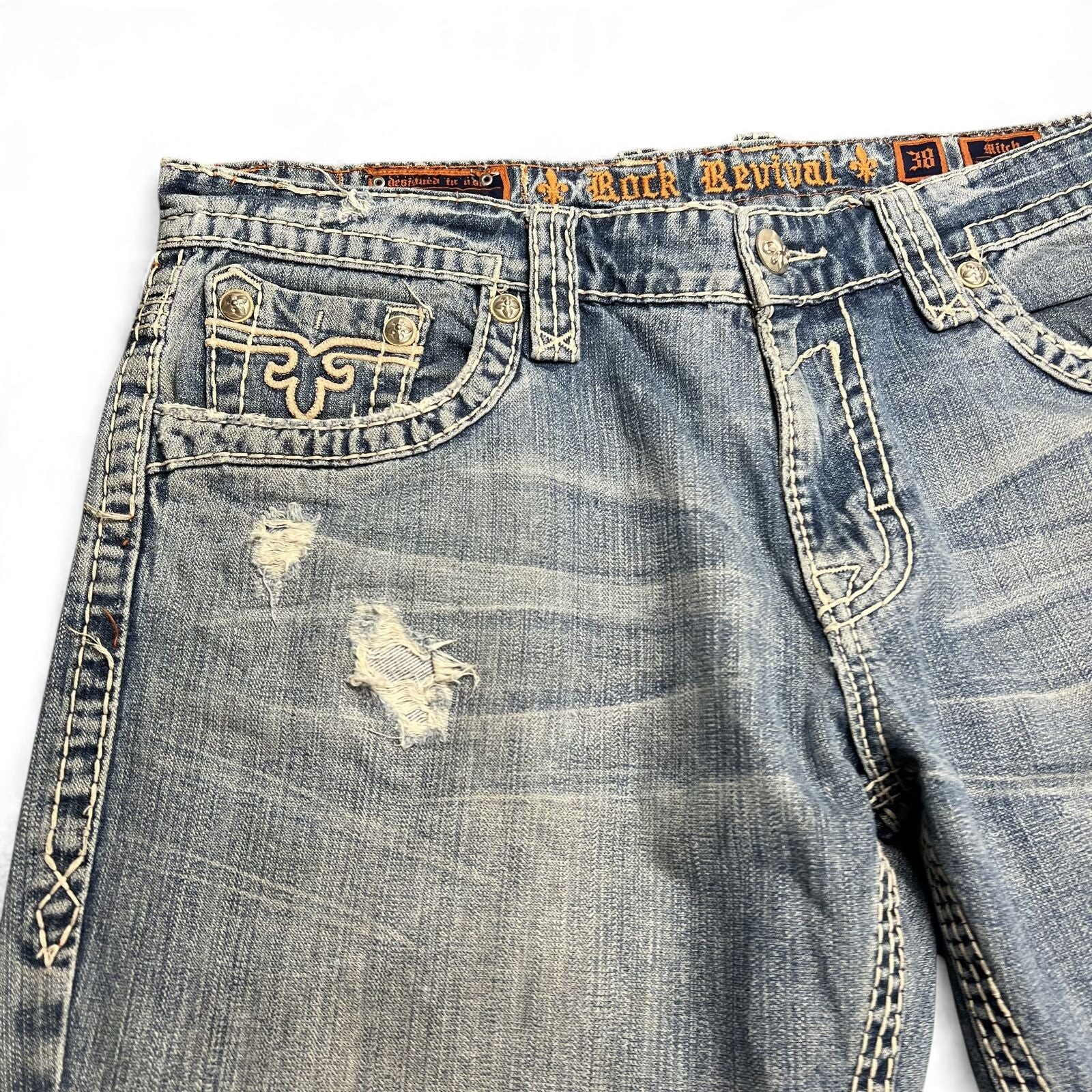 TWC Vintage Rock Revival Mitch Straight Jeans in blau mit Distressed-Optik und aufwendigen Ziernähten an den Taschen