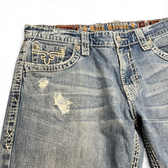 TWC Vintage Rock Revival Mitch Straight Jeans in blau mit Distressed-Optik und aufwendigen Ziernähten an den Taschen