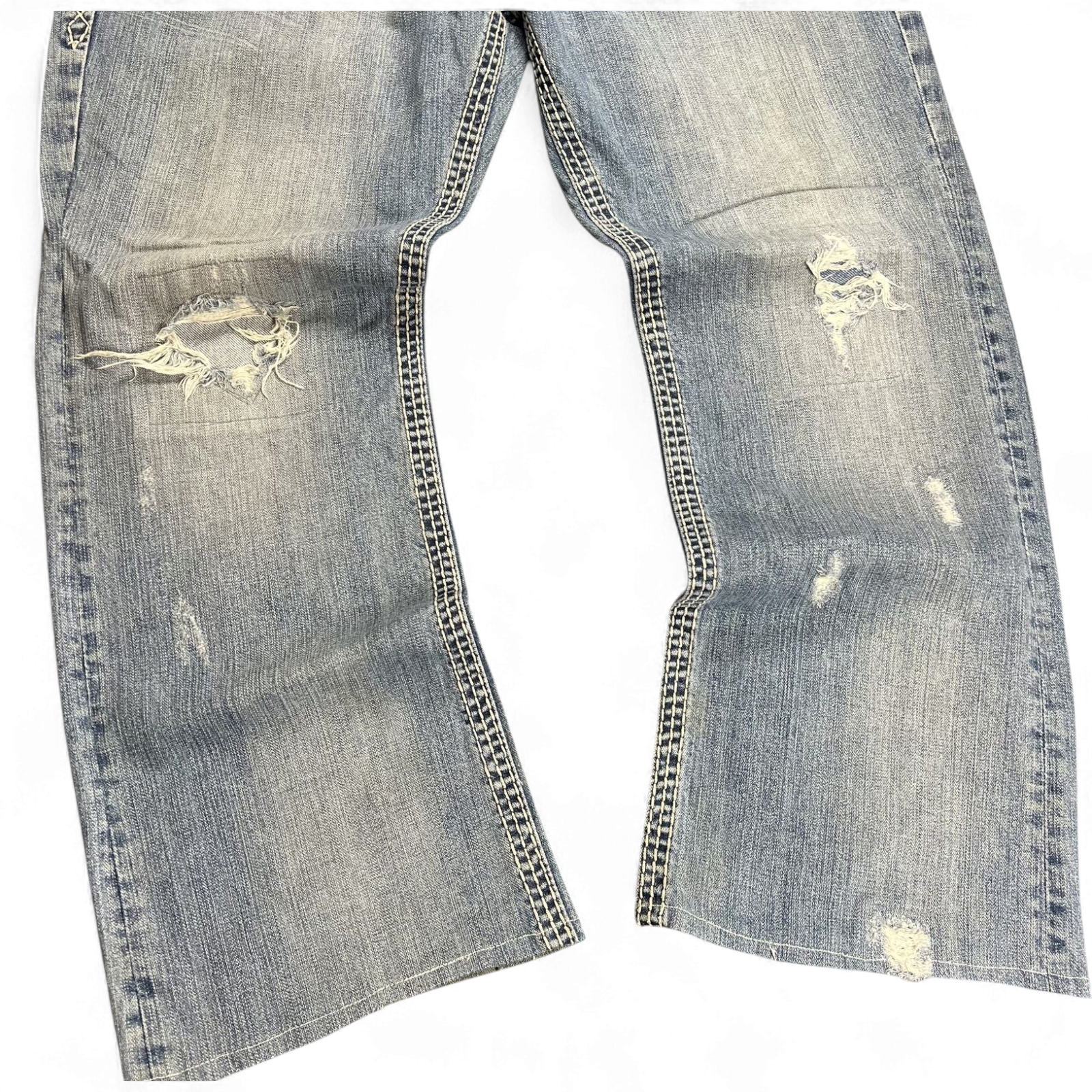 TWC Vintage Rock Revival Mitch Straight Jeans in hellblauem Denim mit Distressed-Details und markanten Nähten
