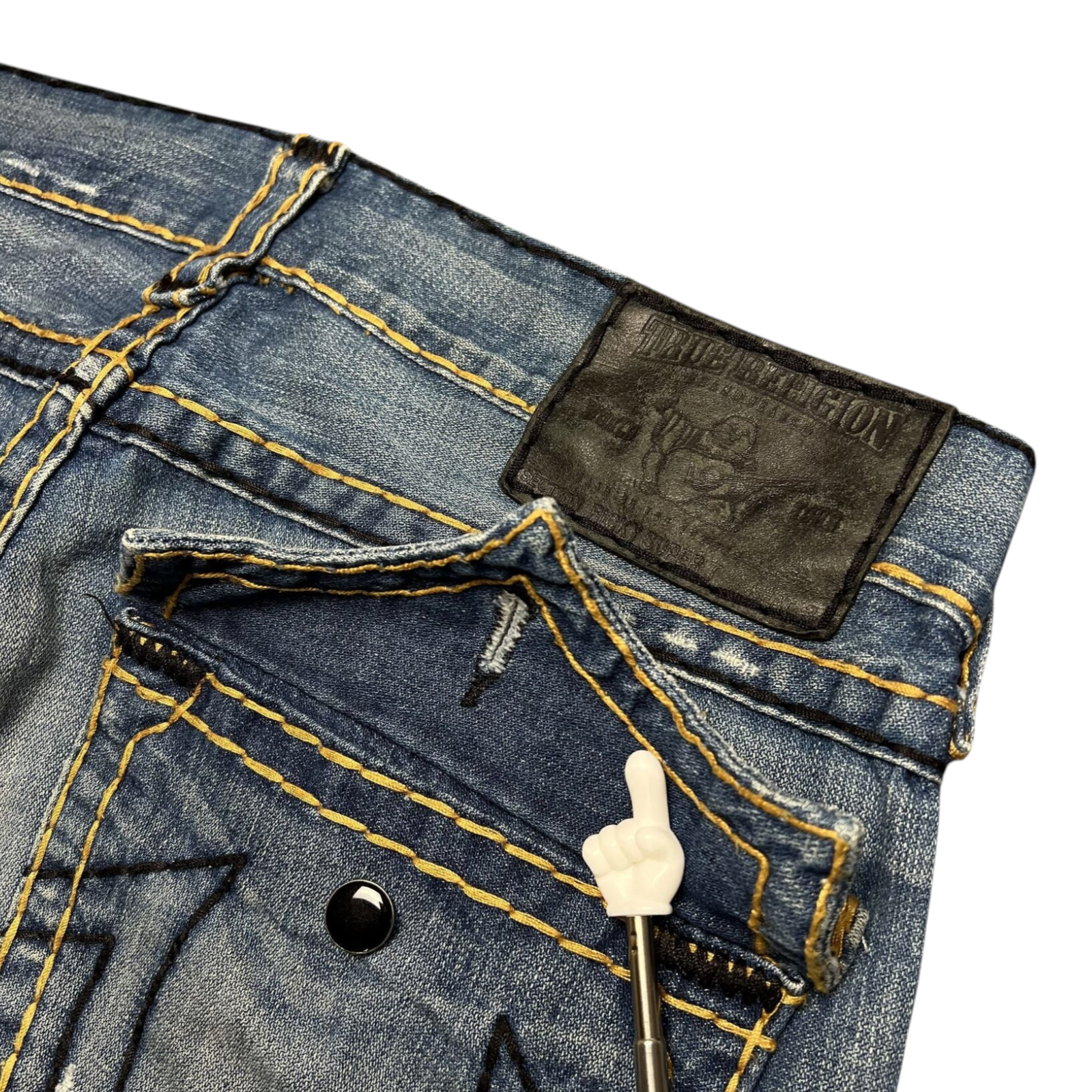 TWC Vintage True Religion Ricky Super T Jeans in blauem Denim mit charakteristischen gelben Kontrastnähten
