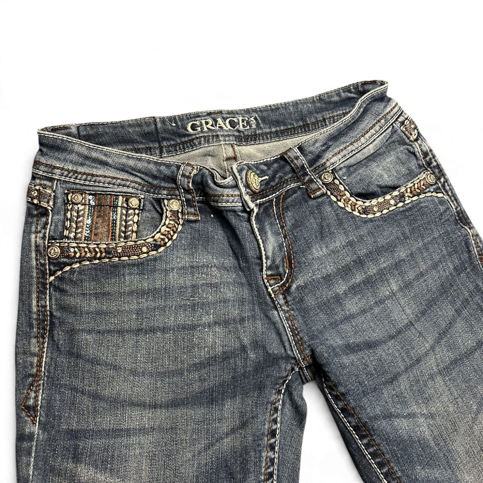 TWC Vintage Damen Y2K Bootcut Jeans in verwaschenem Blau mit dekorativen Stickereien an den Taschen