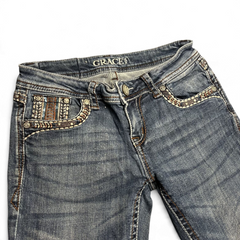 TWC Vintage Damen Y2K Bootcut Jeans in verwaschenem Blau mit dekorativen Stickereien an den Taschen