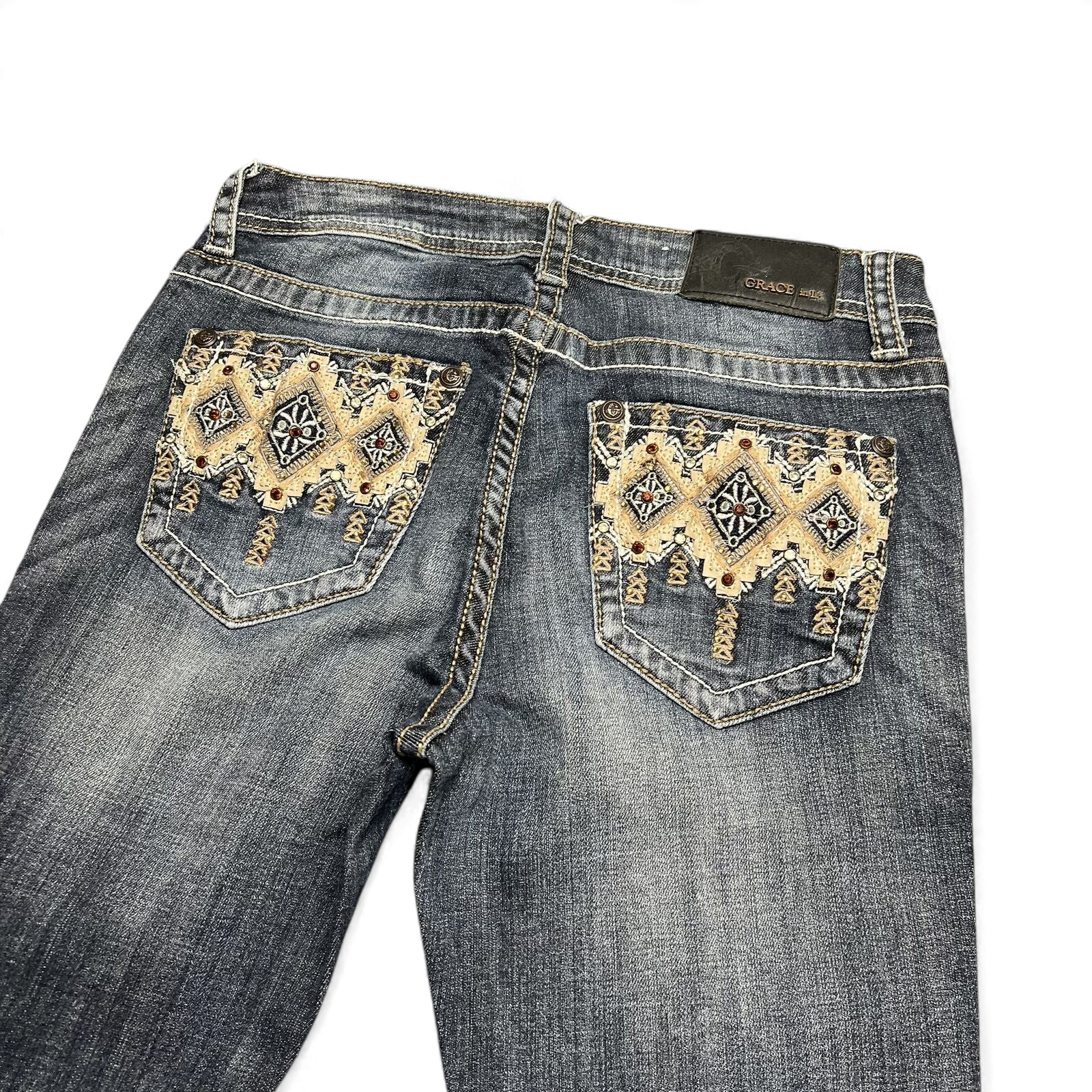 TWC Vintage Damen Y2K Bootcut Jeans in Blau mit aufwendig bestickten Gesäßtaschen und dekorativen Applikationen