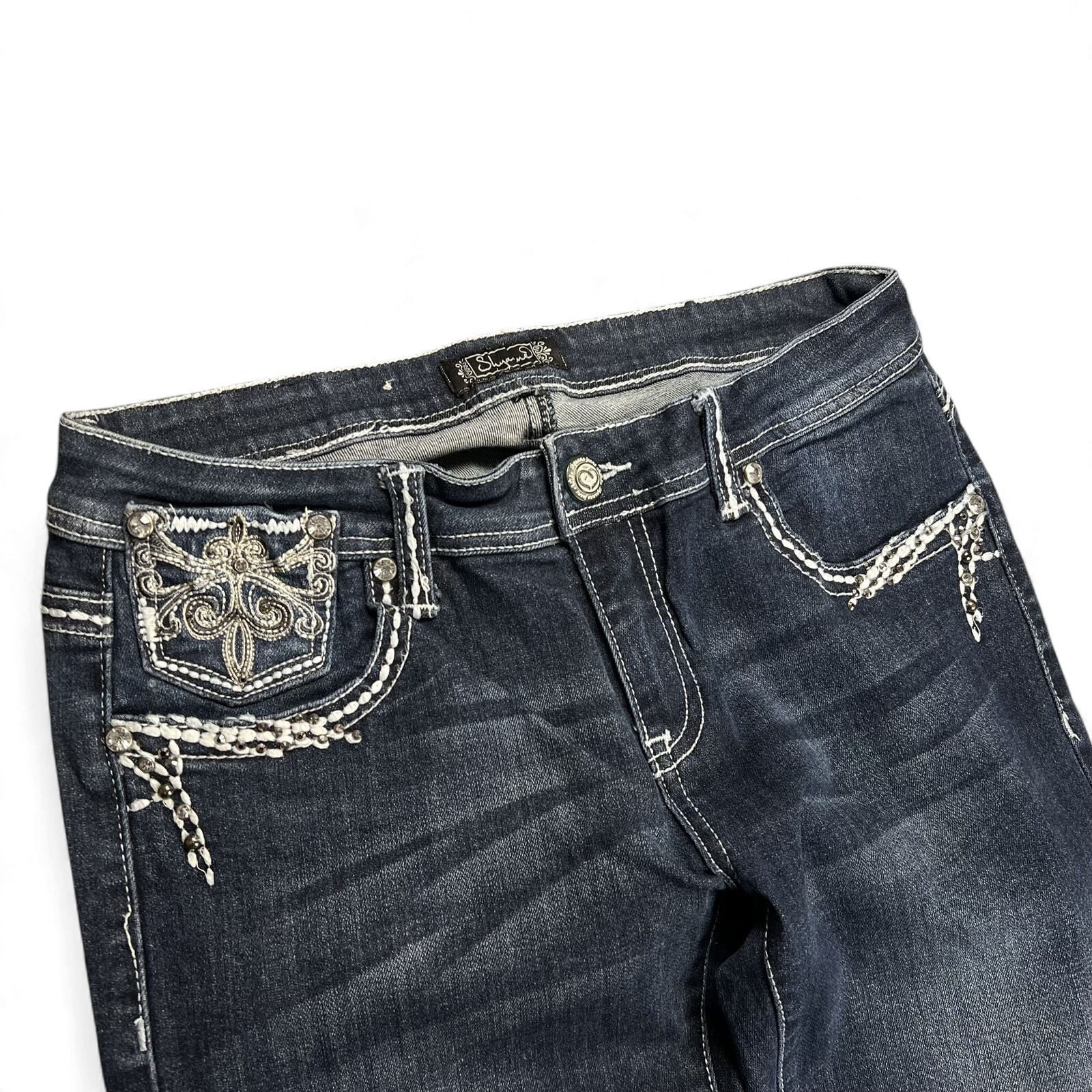 TWC Vintage Damen Y2K Bootcut Jeans in Dunkelblau mit aufwendigen Stickereien und Ziersteinen an den Taschen