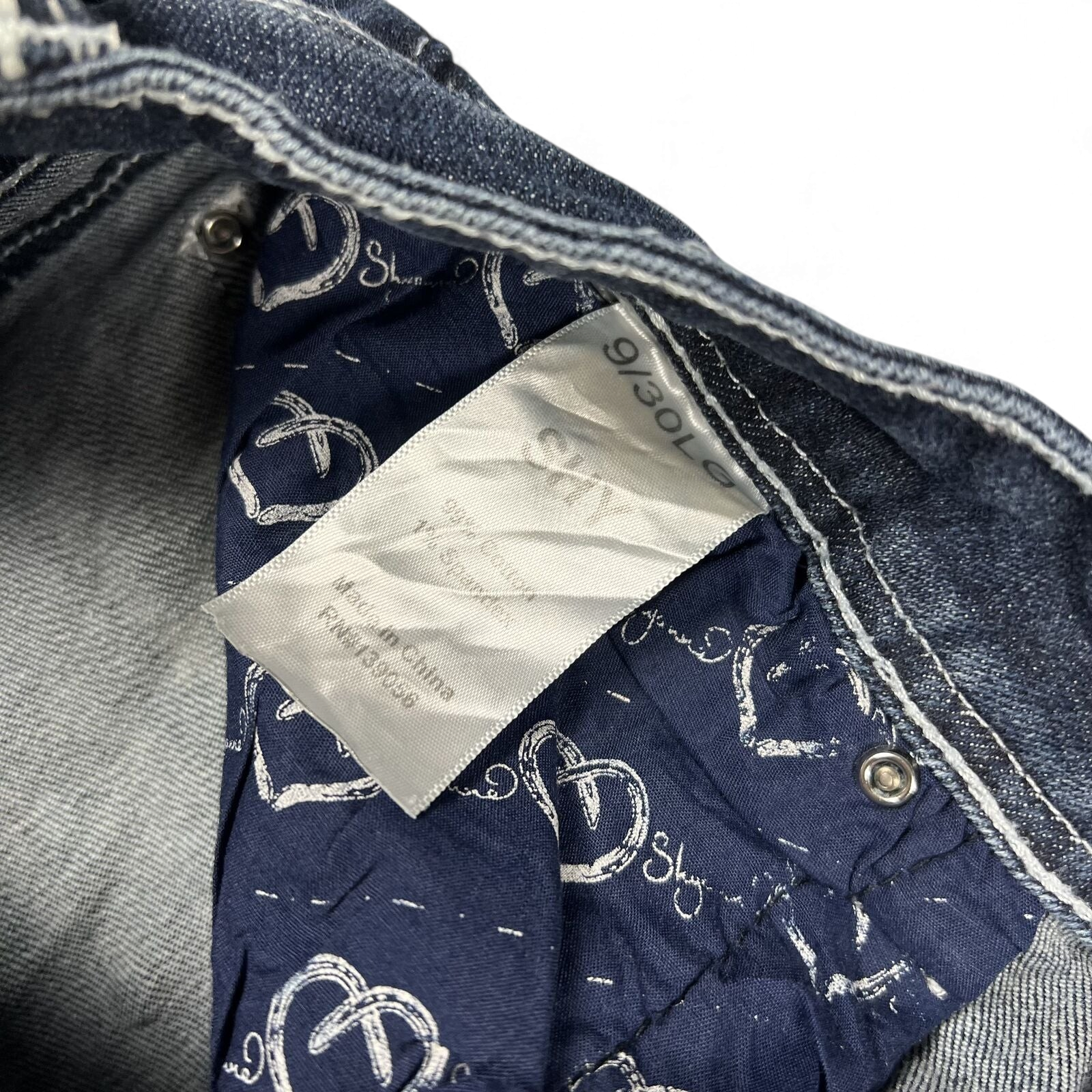 TWC Vintage Damen Y2K Bootcut Jeans mit blauem Innenfutter und Herzmuster-Print am Etikett