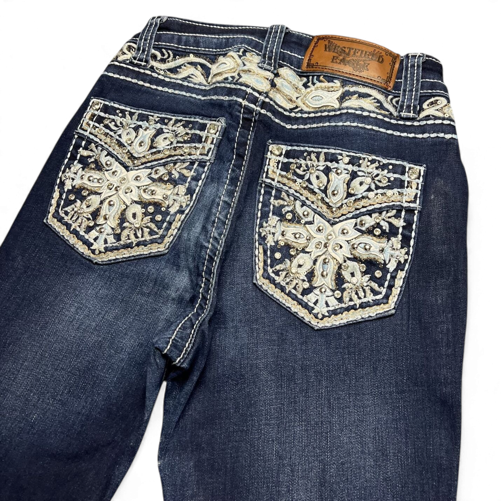TWC Vintage Damen Y2K Bootcut Jeans in Dunkelblau mit aufwendigen Stickereien und Strasssteinen auf den Gesäßtaschen
