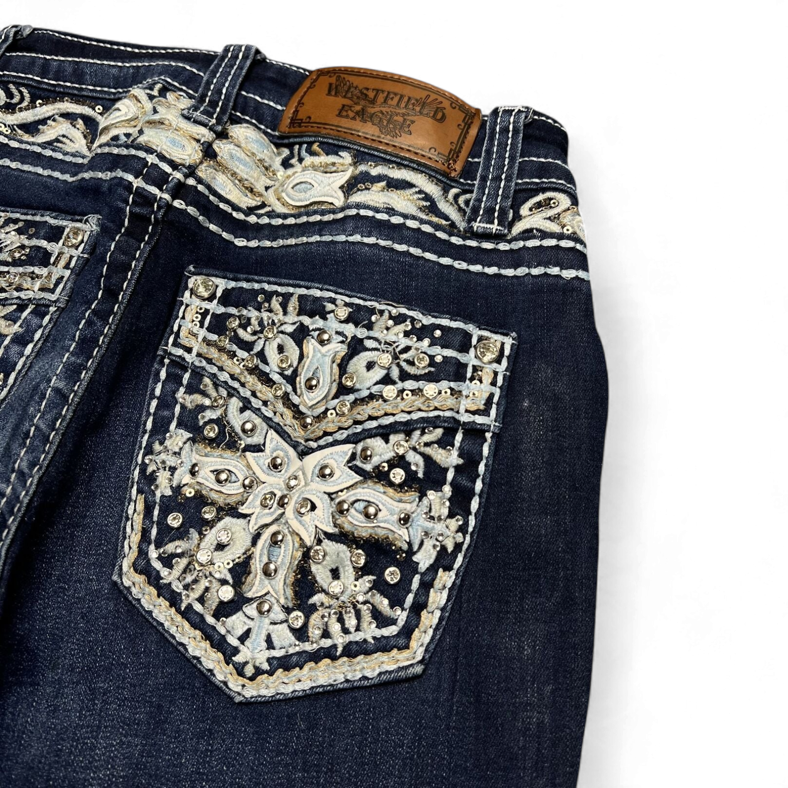 TWC Vintage Damen Y2K Bootcut Jeans in Dunkelblau mit aufwendigen Stickereien und Strasssteinen an den Gesäßtaschen