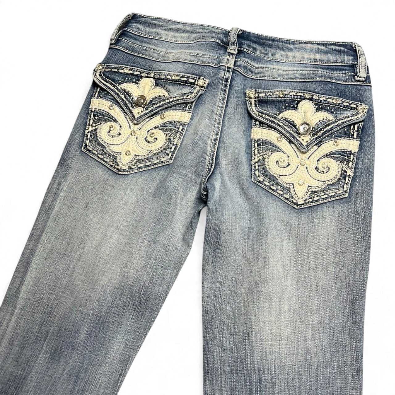 TWC Vintage Damen Y2K Bootcut Jeans in Blau mit aufwendigen Stickereien und Strasssteinen auf den Gesäßtaschen