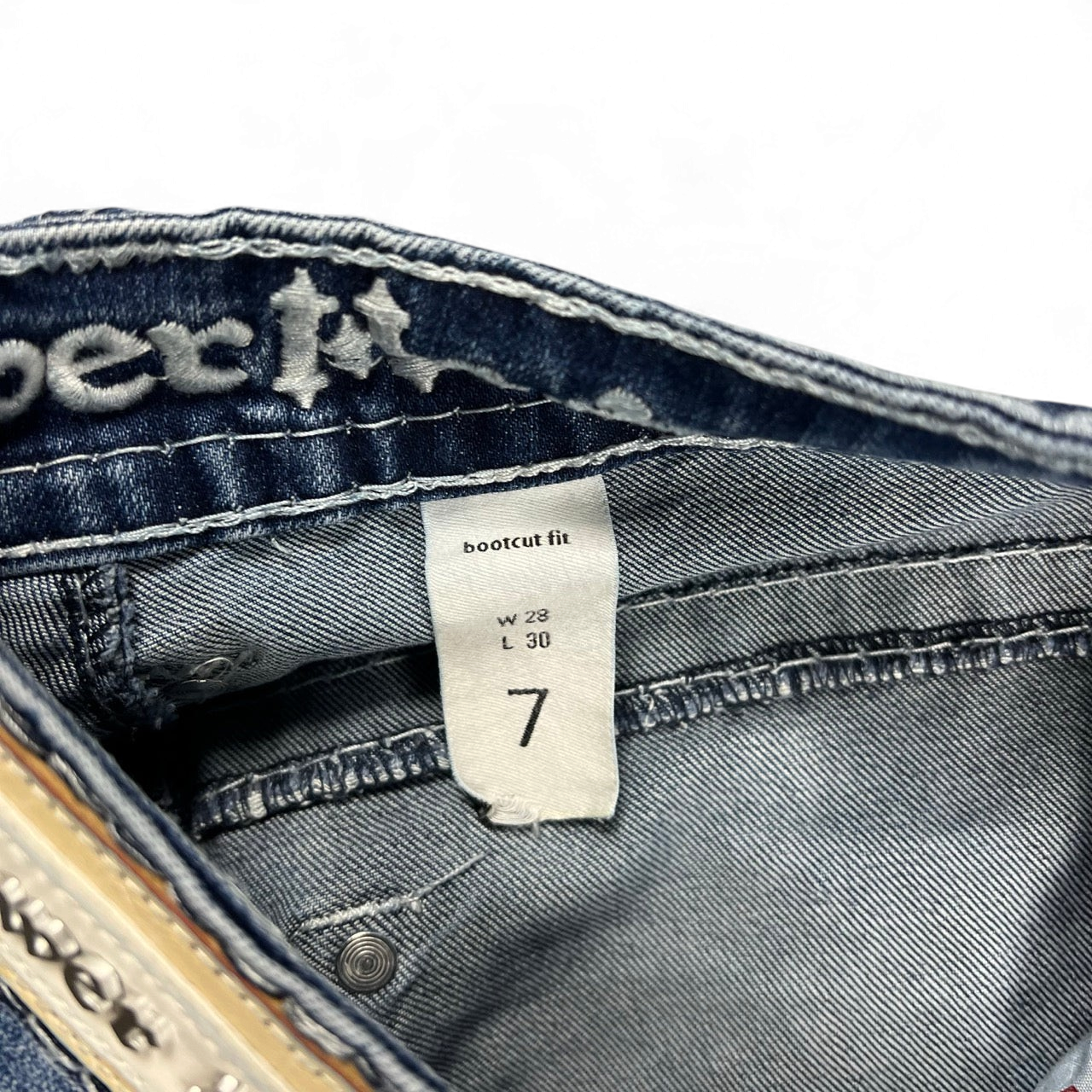 TWC Vintage Damen Y2K Bootcut Jeans mit Etikett und sichtbaren Nähten im Innenbereich