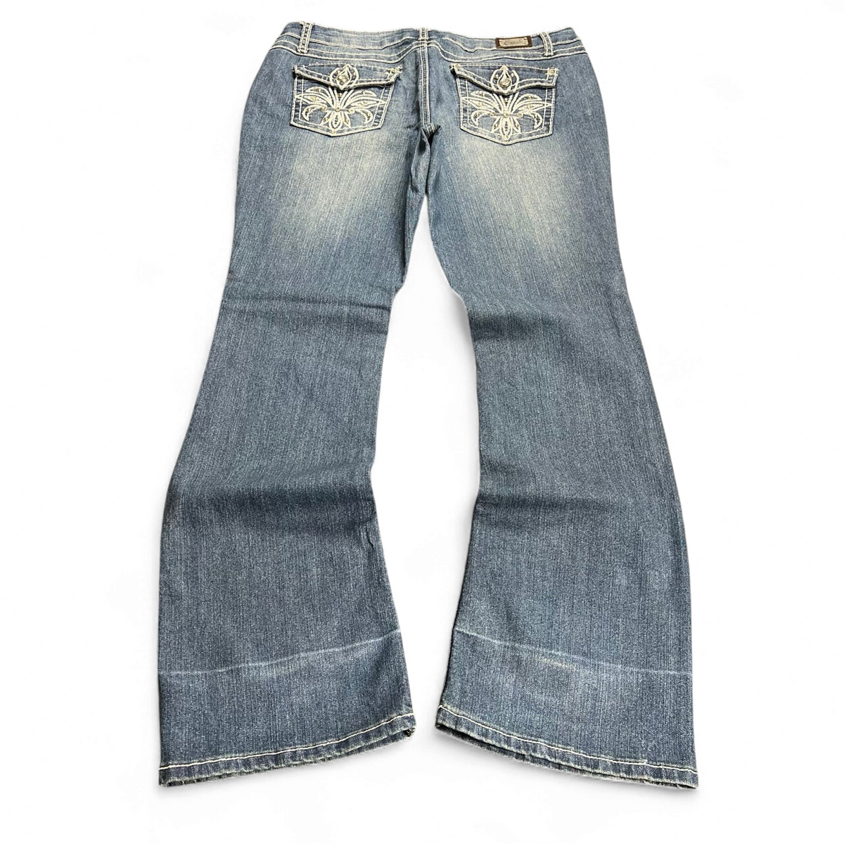 TWC Vintage Damen Y2K Bootcut Jeans in Blau mit bestickten Gesäßtaschen und ausgestelltem Bein