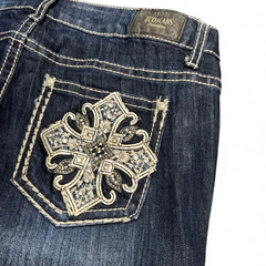 TWC Vintage Damen Y2K Jeans in Dunkelblau mit aufwendig bestickter Kreuz-Applikation und Strasssteinen auf der Tasche