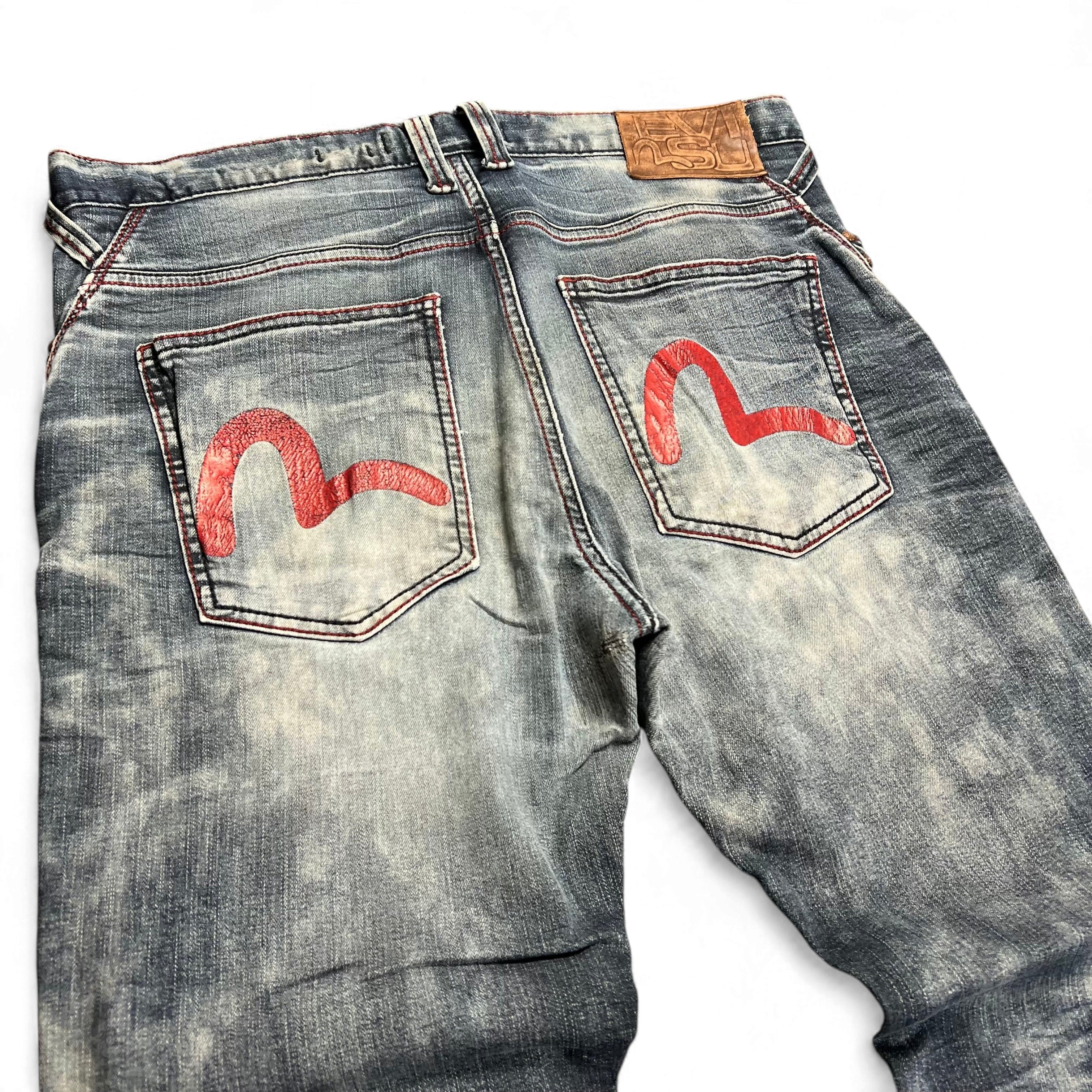 TWC Vintage Evisu KC Straight Jeans in verwaschenem Blau mit ikonischen roten Möwen-Logos auf den Gesäßtaschen