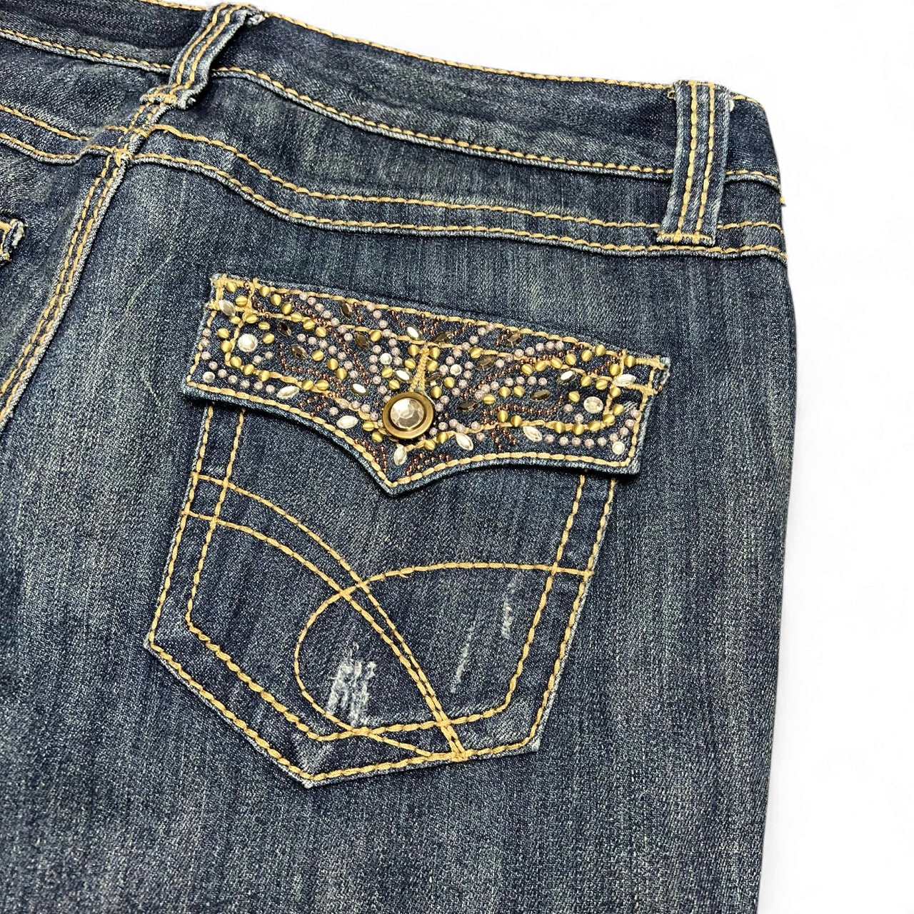 TWC Vintage Damen Y2K Bootcut Jeans in Dunkelblau mit verzierter Gesäßtasche, Strasssteinen und Kontrastnähten.
