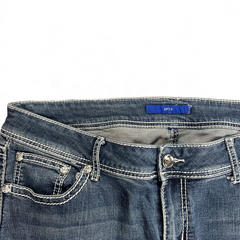TWC Vintage Damen Y2K Bootcut Jeans in Dunkelblau mit auffälligen hellen Ziernähten und silbernen Nieten