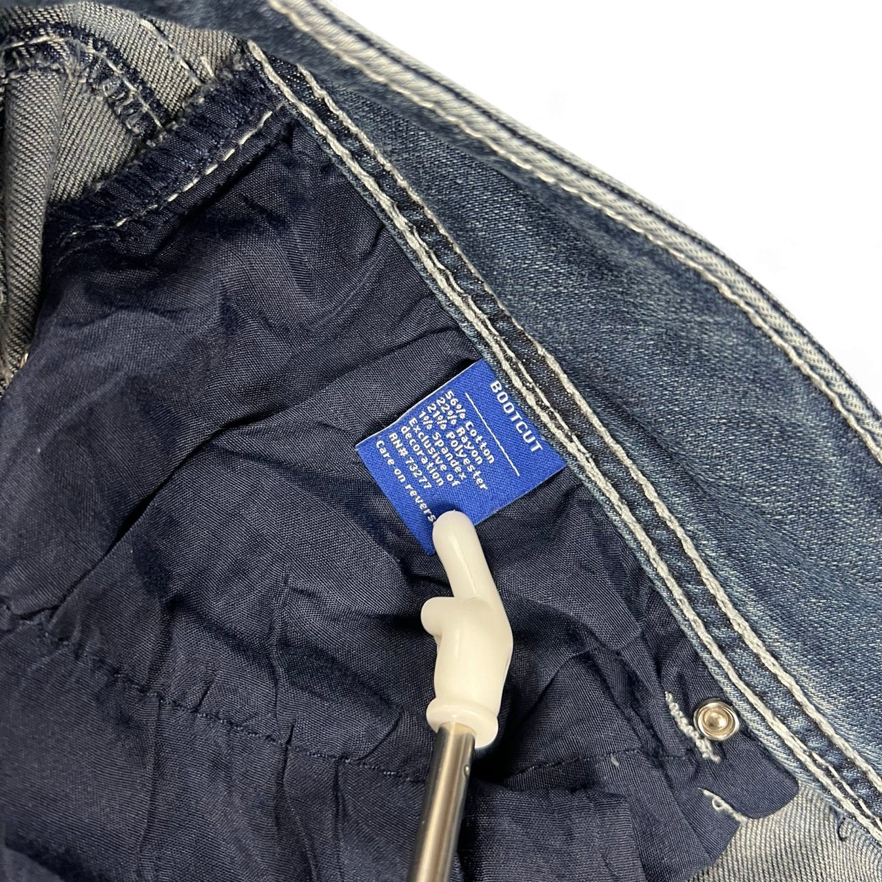 TWC Vintage Damen Y2K Bootcut Jeans Etikett mit Materialzusammensetzung und Pflegehinweisen