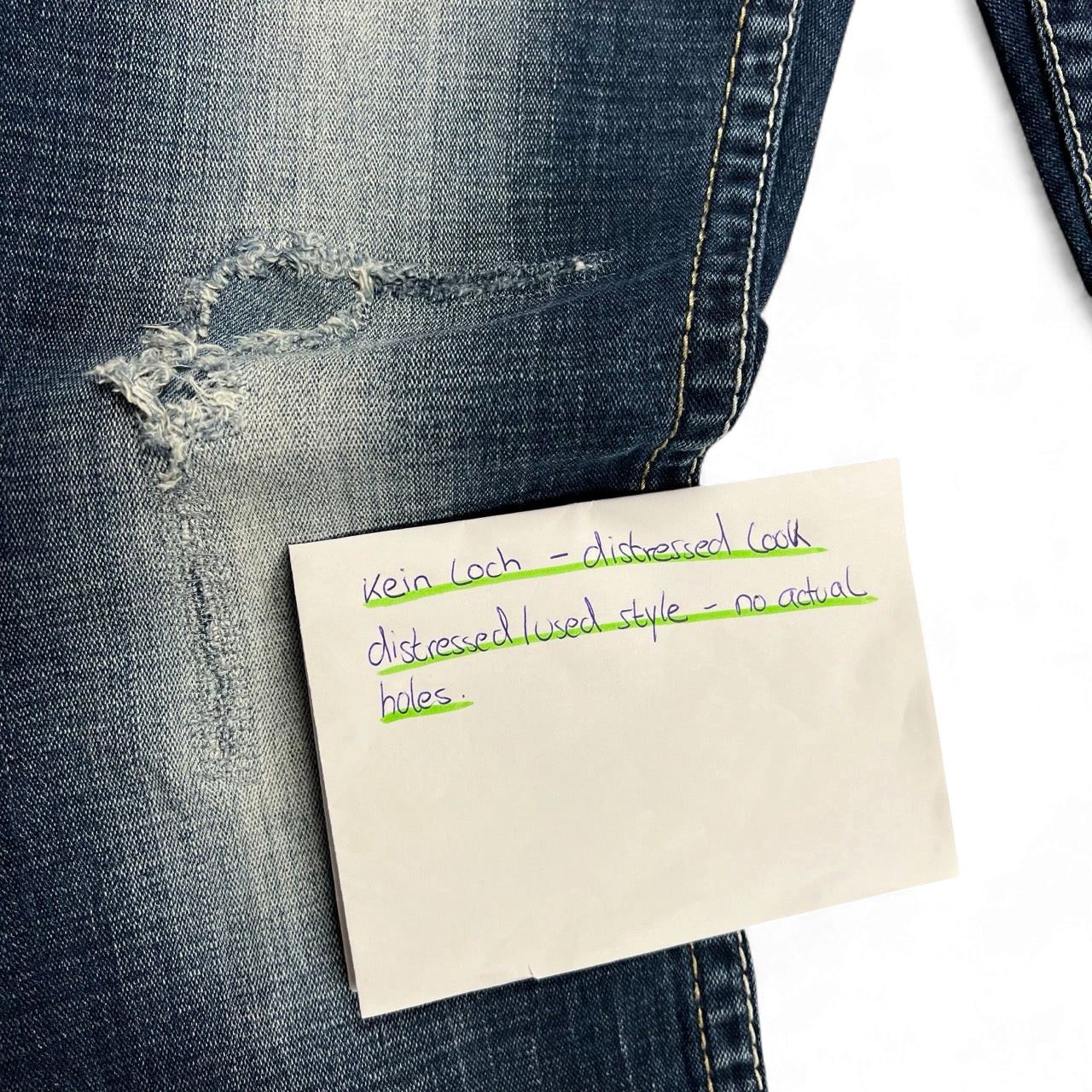TWC Vintage Damen Y2K Jeans in Blau mit Distressed-Optik und Used-Look Details ohne echte Löcher