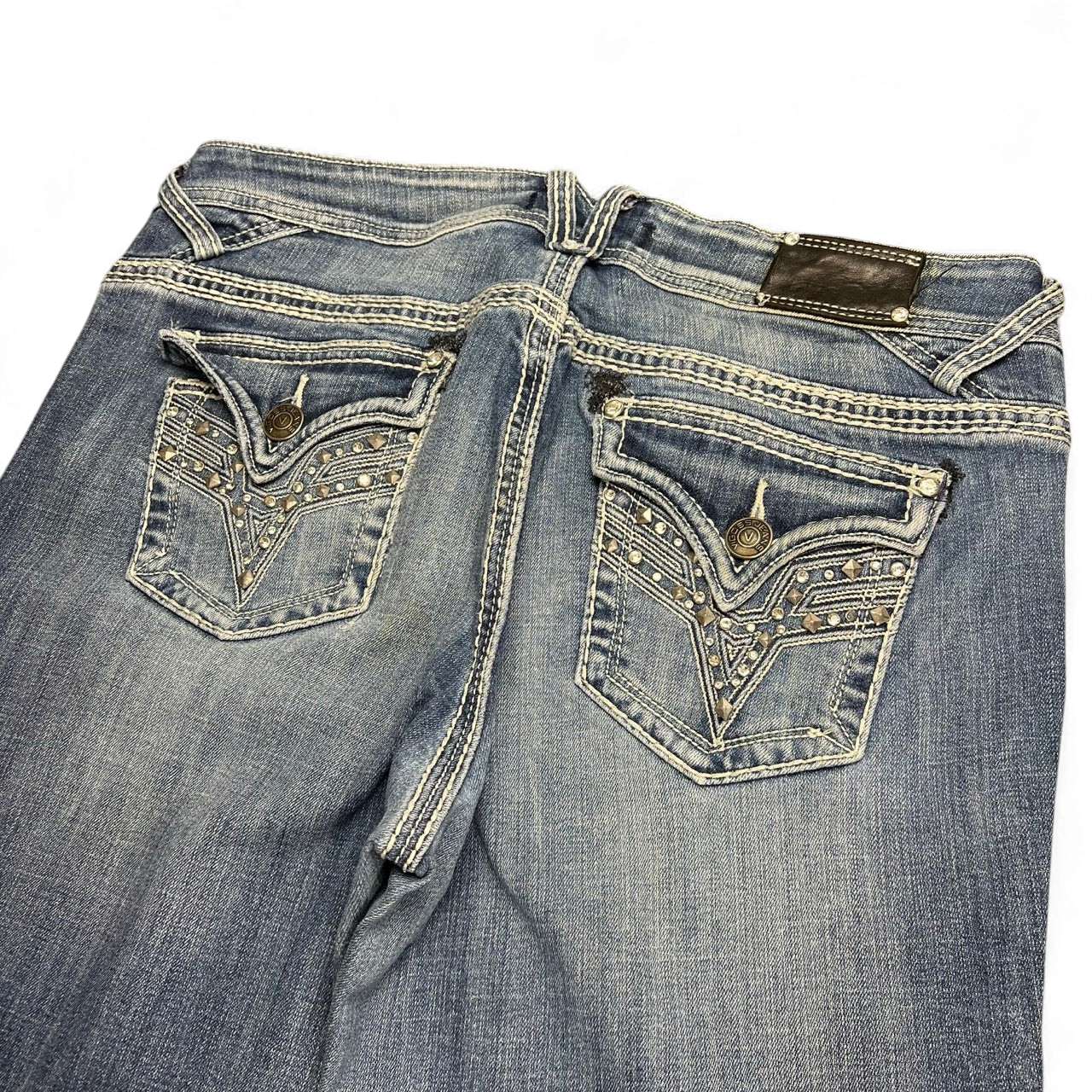 TWC Vintage Damen Y2K Bootcut Jeans in Blau mit verzierten Gesäßtaschen, Nieten und Kontrastnähten