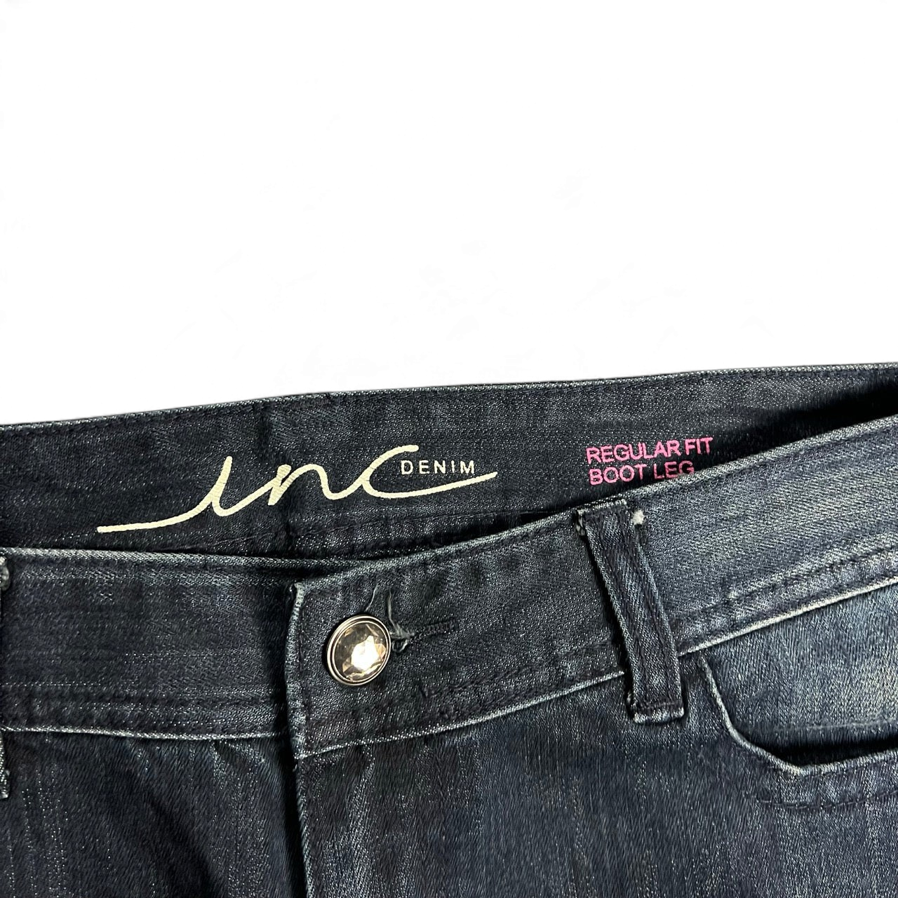 TWC Vintage Damen Y2K Bootcut Jeans in Dunkelblau mit Regular Fit Schnitt und Knopfdetail am Bund