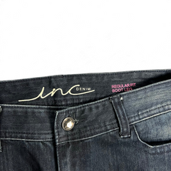 TWC Vintage Damen Y2K Bootcut Jeans in Dunkelblau mit Regular Fit Schnitt und Knopfdetail am Bund