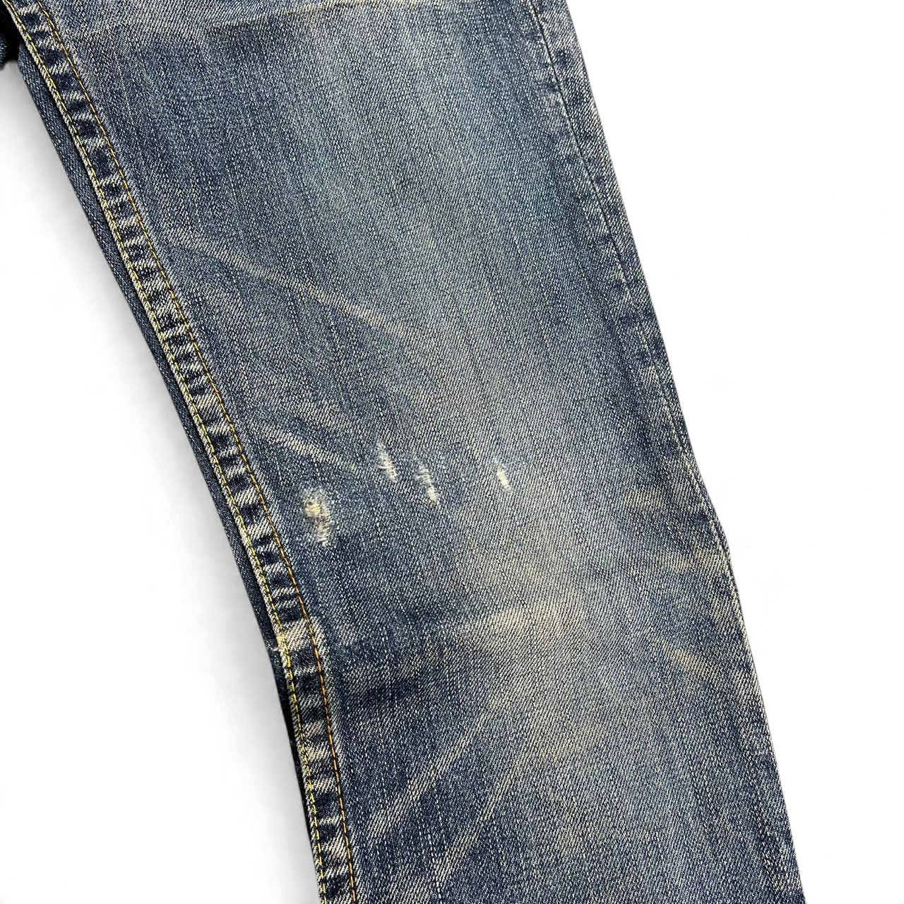TWC Vintage Evisu Damen Straight Jeans in Blau mit Used-Optik und leichten Abnutzungsspuren am Bein