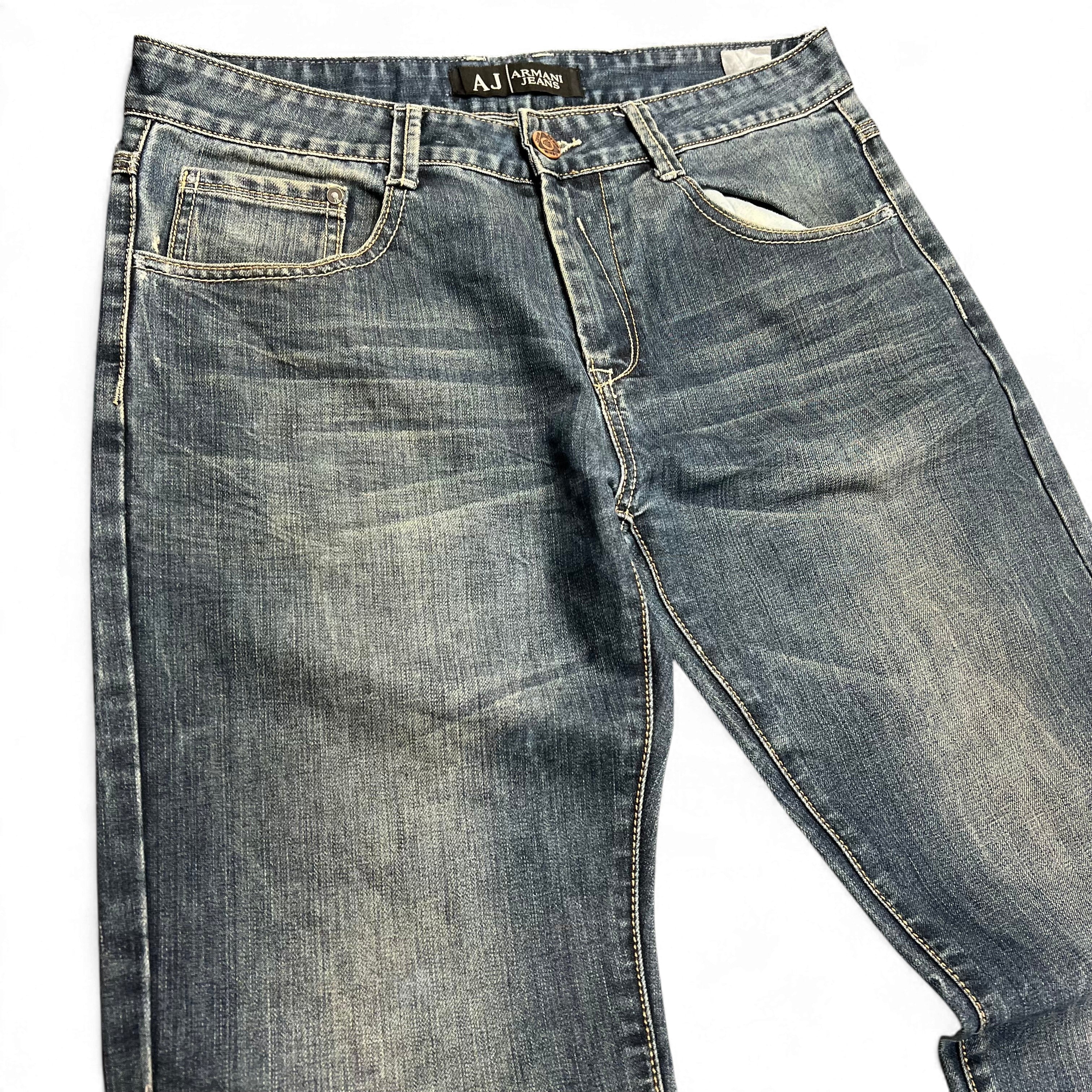 TWC Vintage Armani Jeans Straight-Fit Denim in verwaschenem Blau mit klassischem Five-Pocket-Design