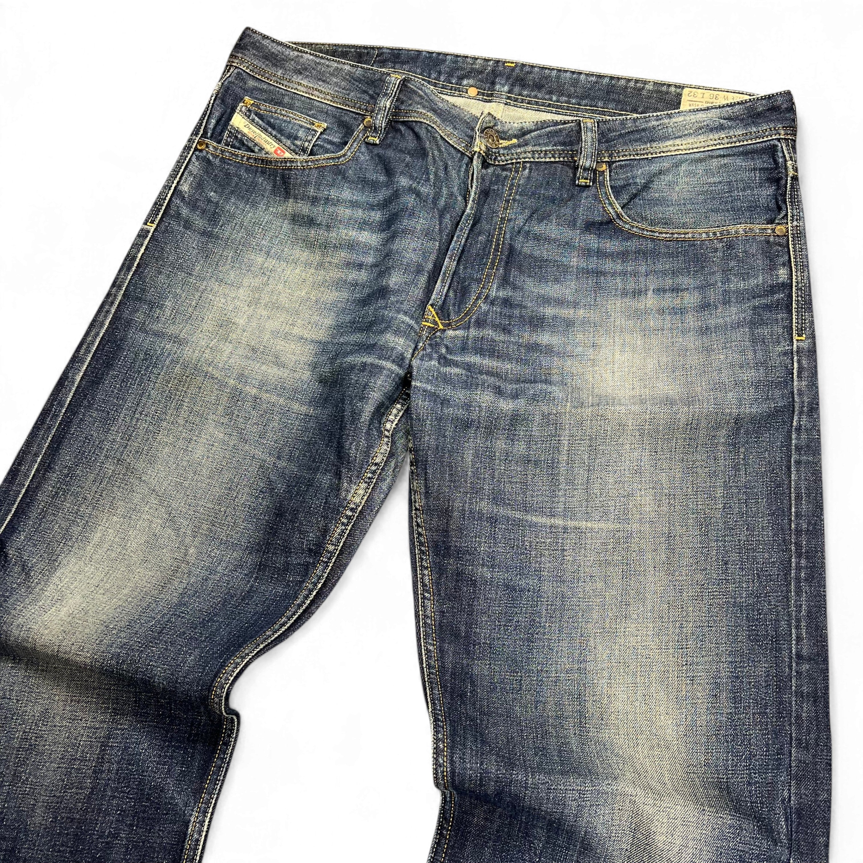 TWC Vintage Diesel Larkee Straight Jeans in verwaschenem Blau mit klassischem Five-Pocket-Design
