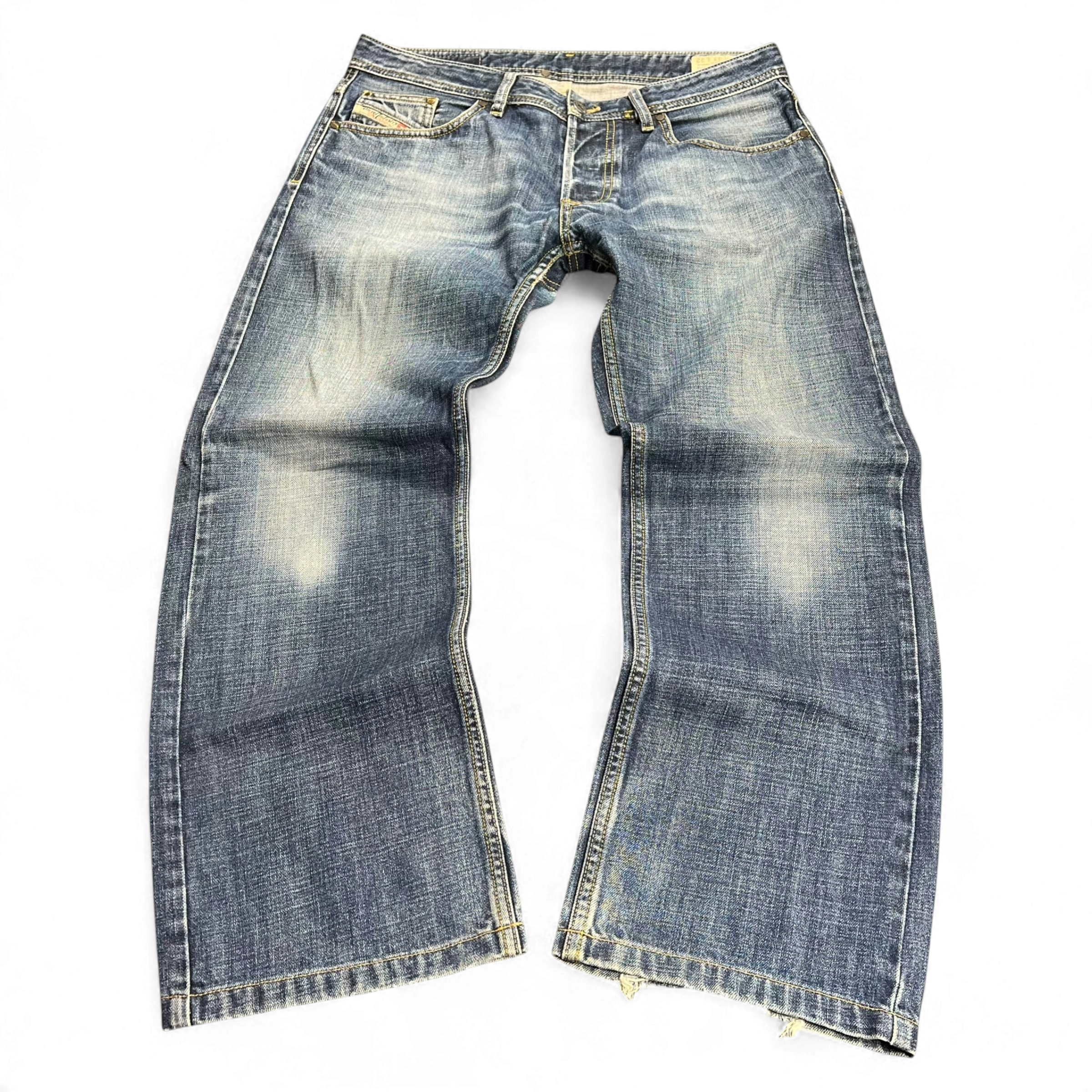 TWC Vintage Diesel Larkee Straight Jeans in verwaschenem Blau mit klassischem Five-Pocket-Design