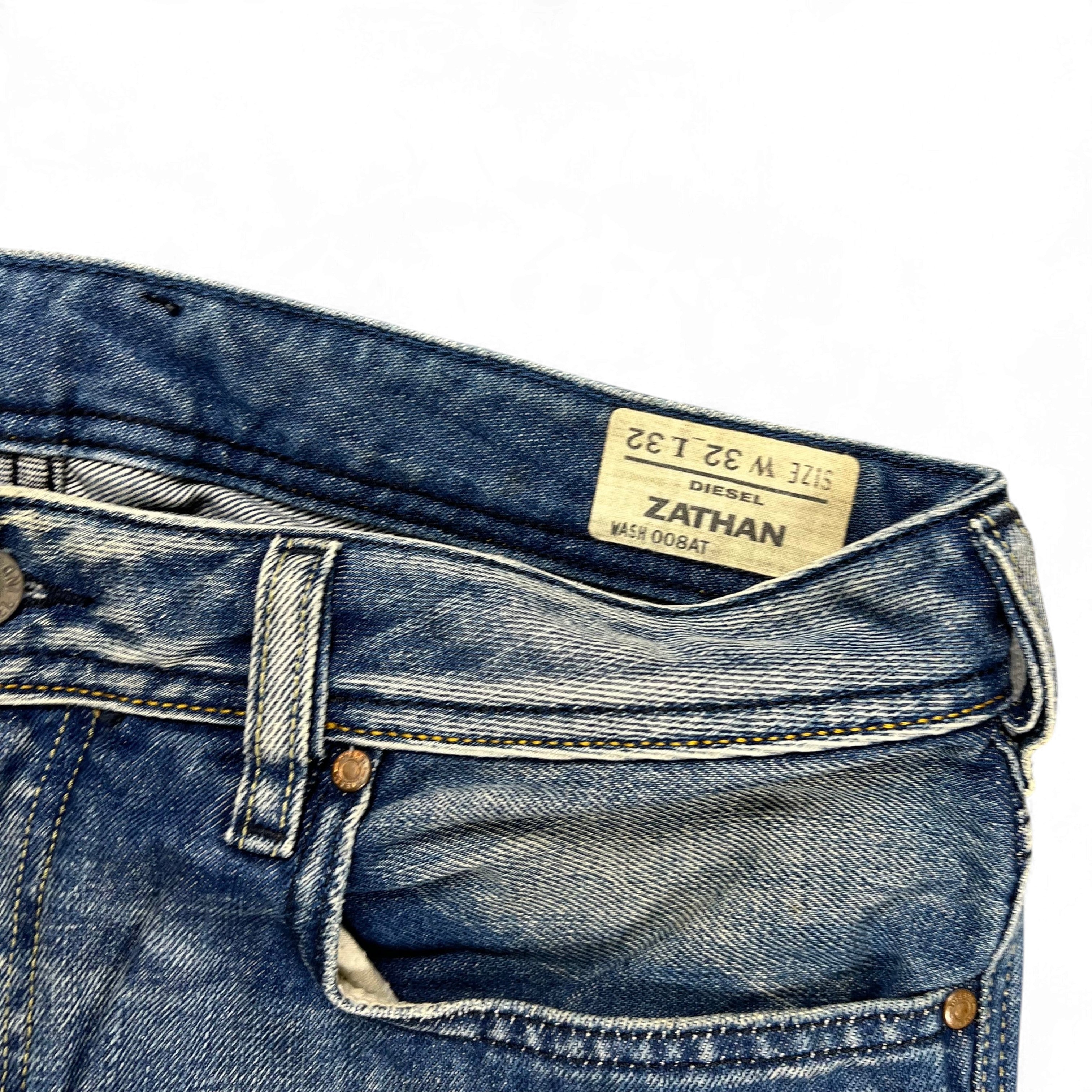 TWC Vintage Diesel Zathan Bootcut Jeans in blauem Denim mit sichtbarem Markenlabel am Bund