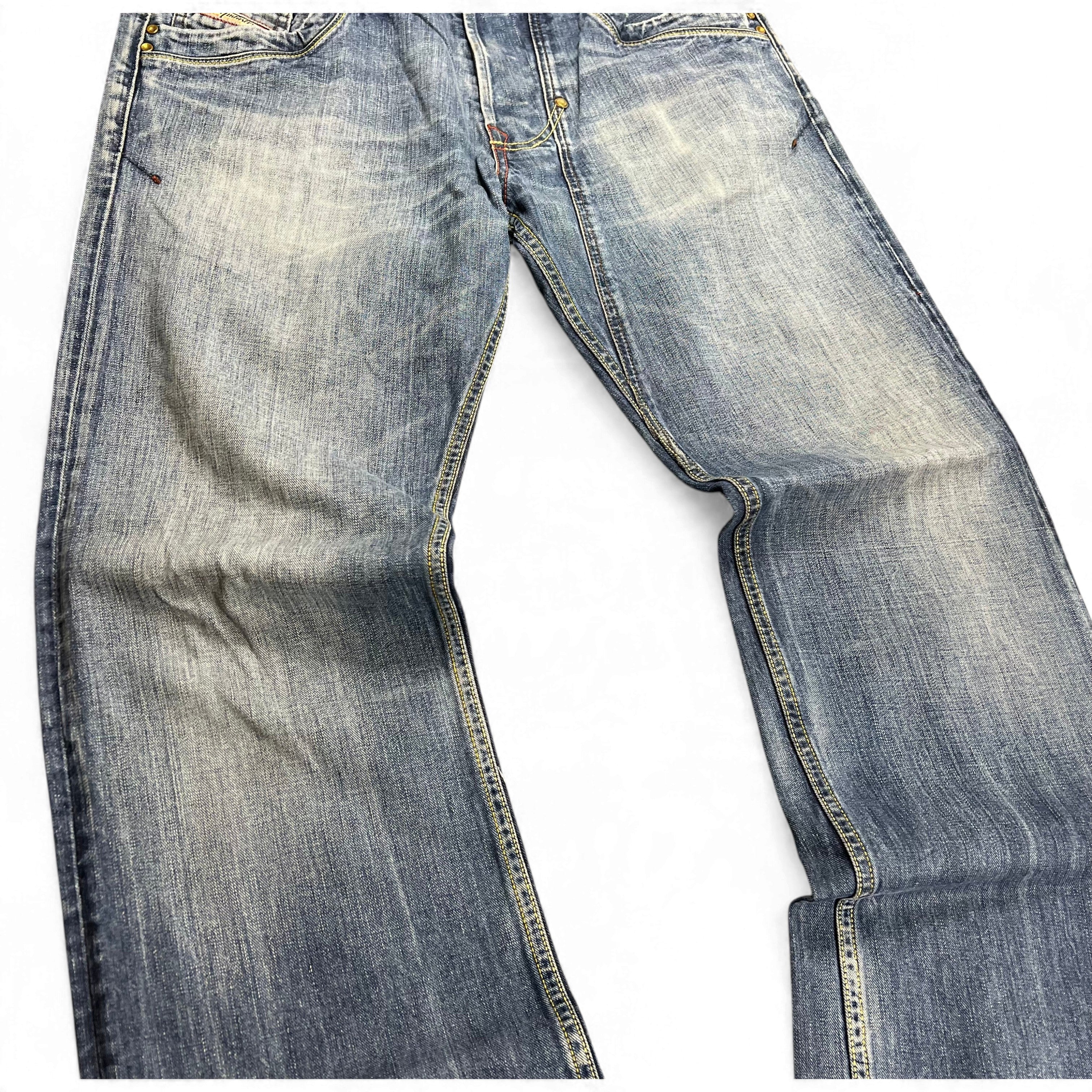 TWC Vintage Diesel Lemmen Straight Jeans in verwaschenem Blau mit geradem Bein und kontrastierenden Nähten