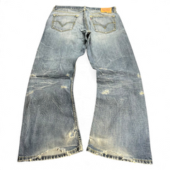 TWC Vintage Levi’s 527 Bootcut Jeans in verwaschenem Blau mit Distressed-Details und ausgefransten Säumen