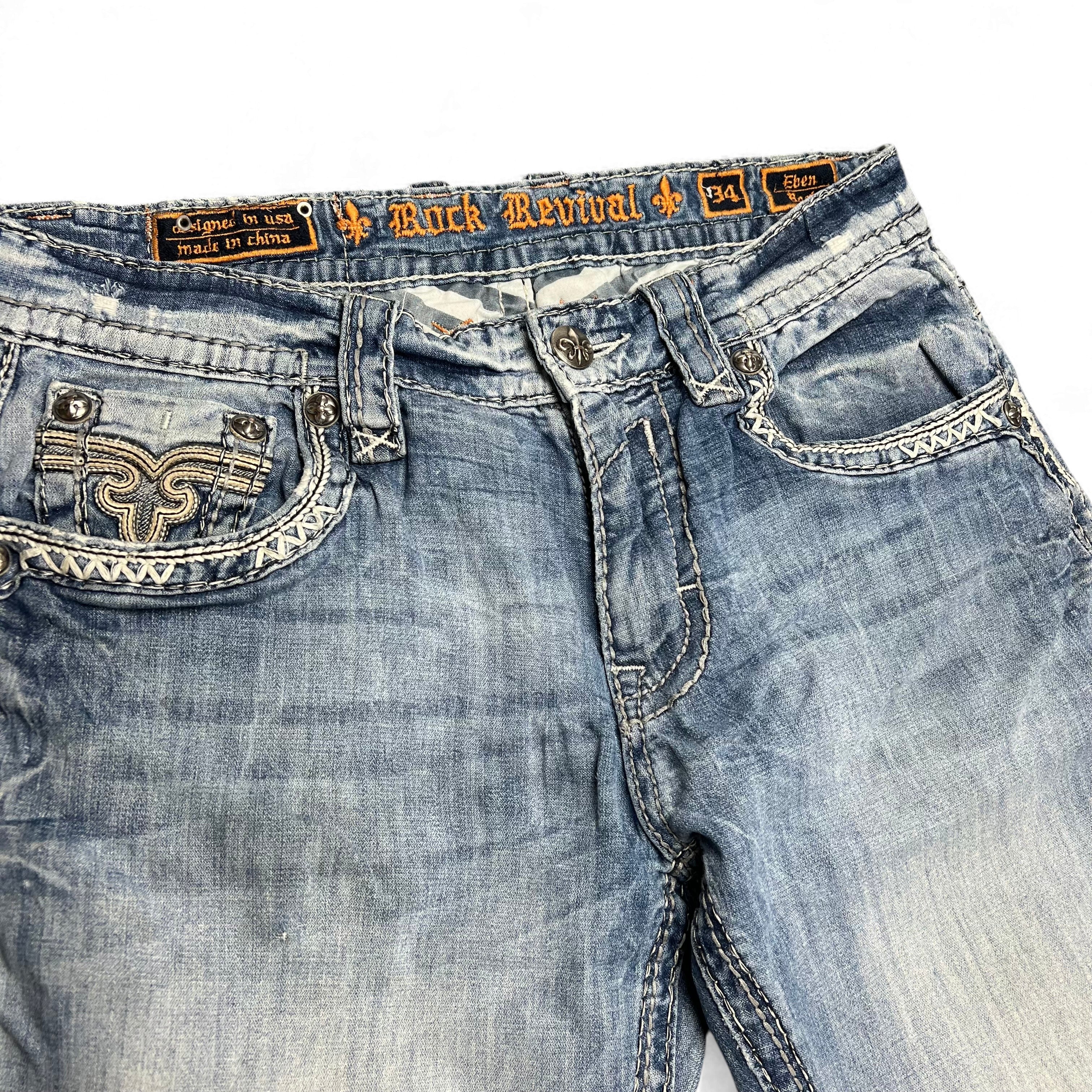 TWC Vintage Rock Revival Bootcut Jeans in hellblauem Denim mit aufwendigen Stickereien und Ziernähten an den Taschen