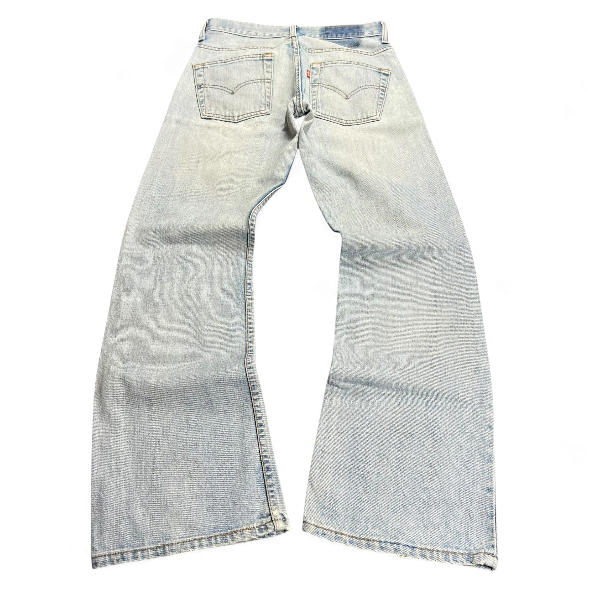 TWC Vintage Levi’s 507 Bootcut Jeans in hellblauem Denim mit klassischem Schnitt und Gesäßtaschen