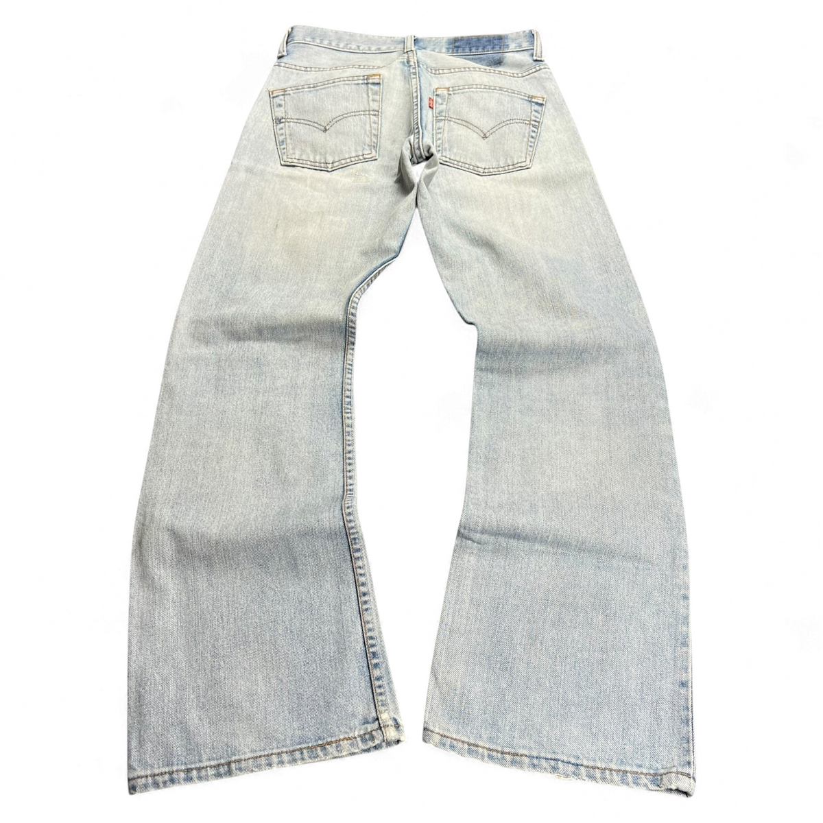 TWC Vintage Levi’s 507 Bootcut Jeans in hellblauem Denim mit klassischem Schnitt und Gesäßtaschen