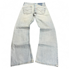 TWC Vintage Levi’s 507 Bootcut Jeans in hellblauem Denim mit klassischem Schnitt und Gesäßtaschen