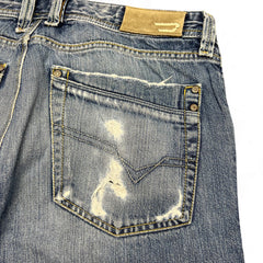 TWC Vintage Diesel Bootcut Jeans in blauem Denim mit Distressed-Details und Leder-Patch an der Rückseite