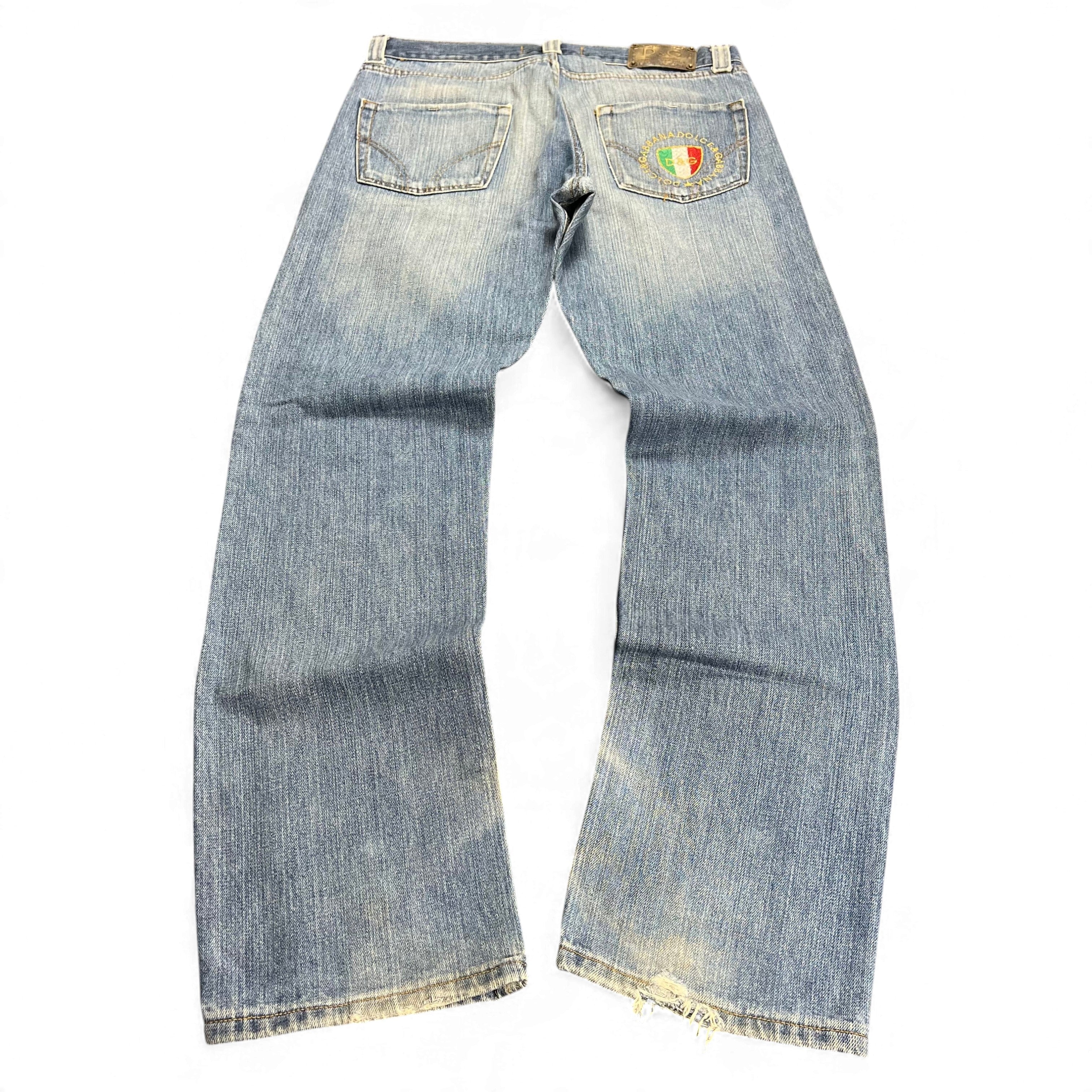 TWC Vintage Dolce&Gabbana Jeans mit geradem Bein in verwaschenem Blau und italienischem Wappen-Patch auf der Tasche