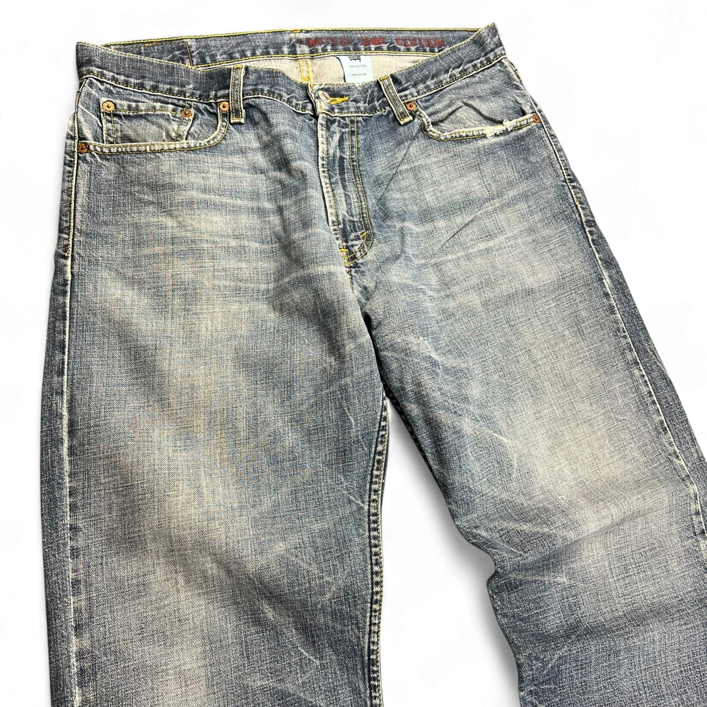 TWC Vintage Levi’s 527 Bootcut Jeans in verwaschenem Blau mit klassischem Five-Pocket-Design