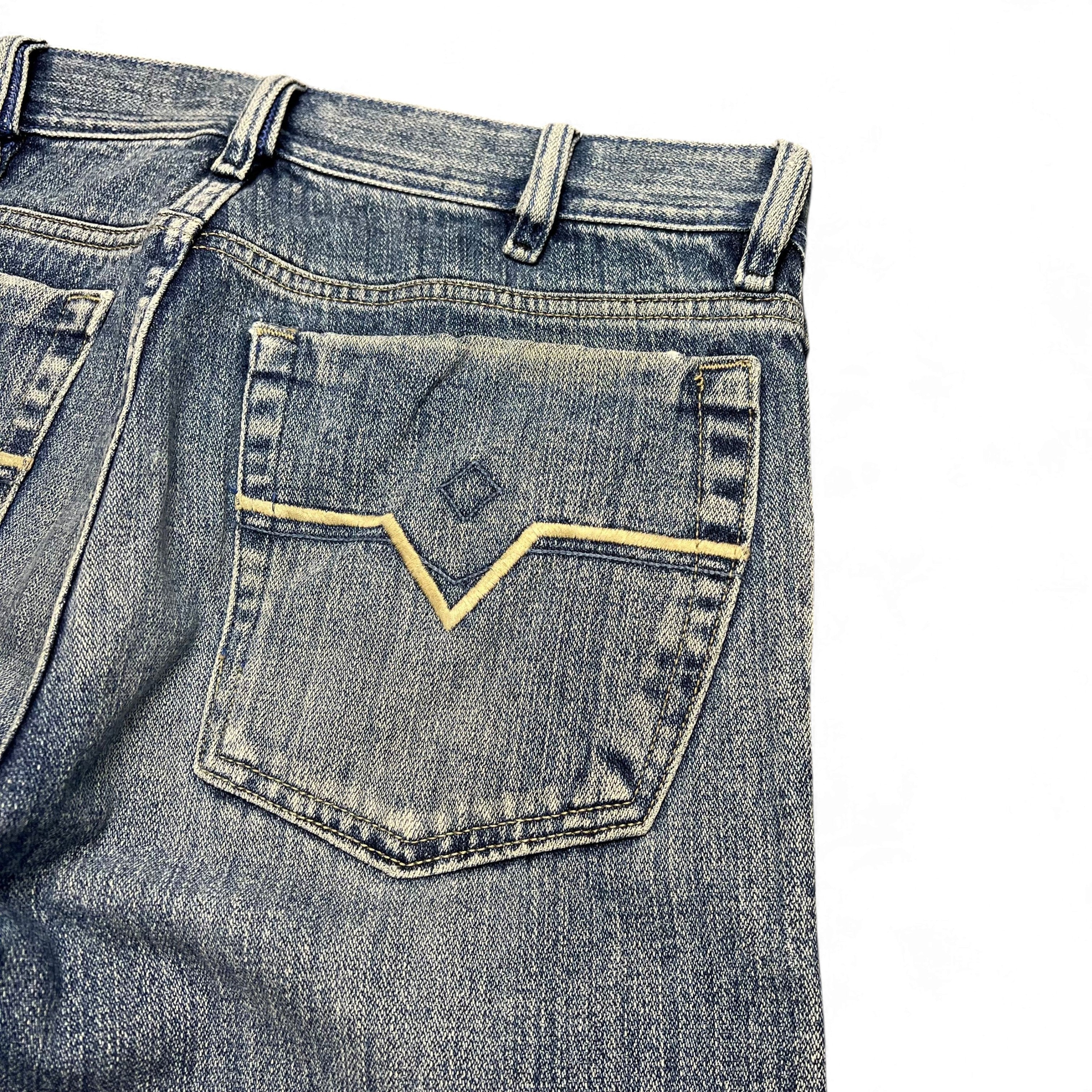 TWC Vintage Diesel Straight Jeans in verwaschenem Blau mit markanter Gesäßtaschen-Naht und Gürtelschlaufen