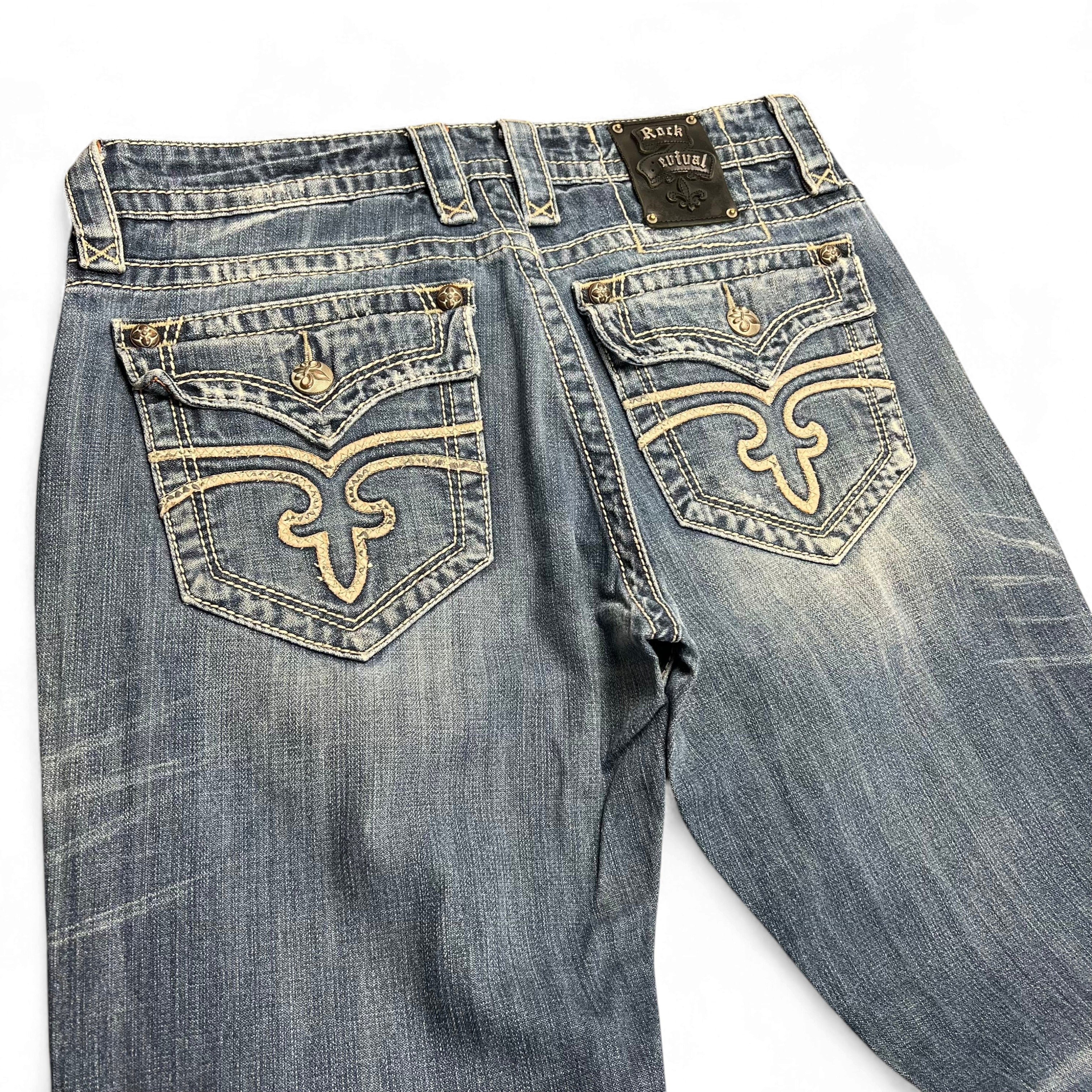 TWC Vintage Rock Revival Jeans mit geradem Bein in verwaschenem Blau mit aufwendigen Stickereien auf den Gesäßtaschen