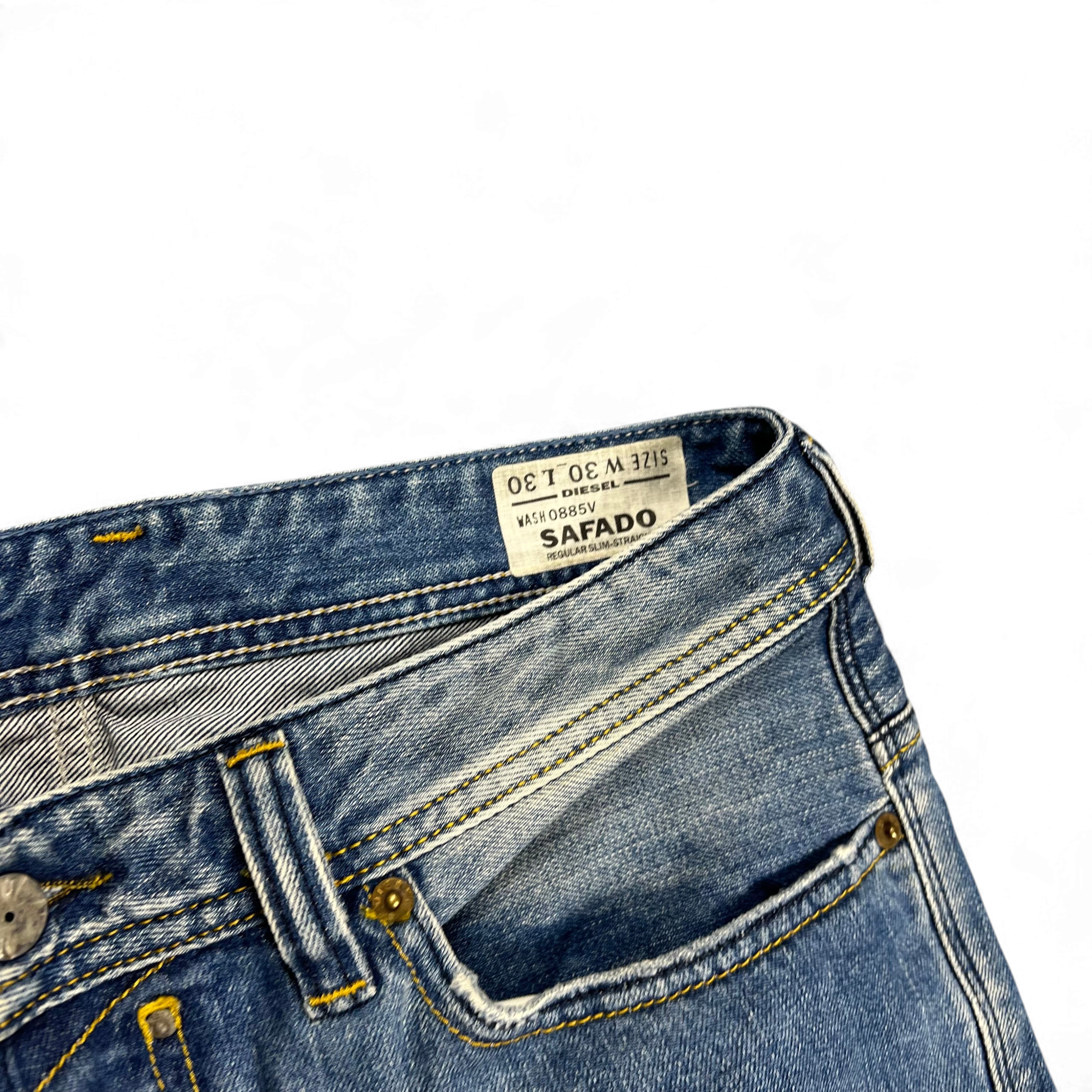 TWC Vintage Diesel Safado Jeans mit klassischer blauer Waschung und Detailansicht des Innenetiketts