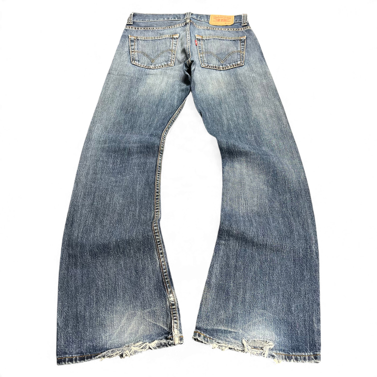 TWC Vintage Jeans in verwaschenem Blau mit ausgefransten Säumen und klassischem Five-Pocket-Design