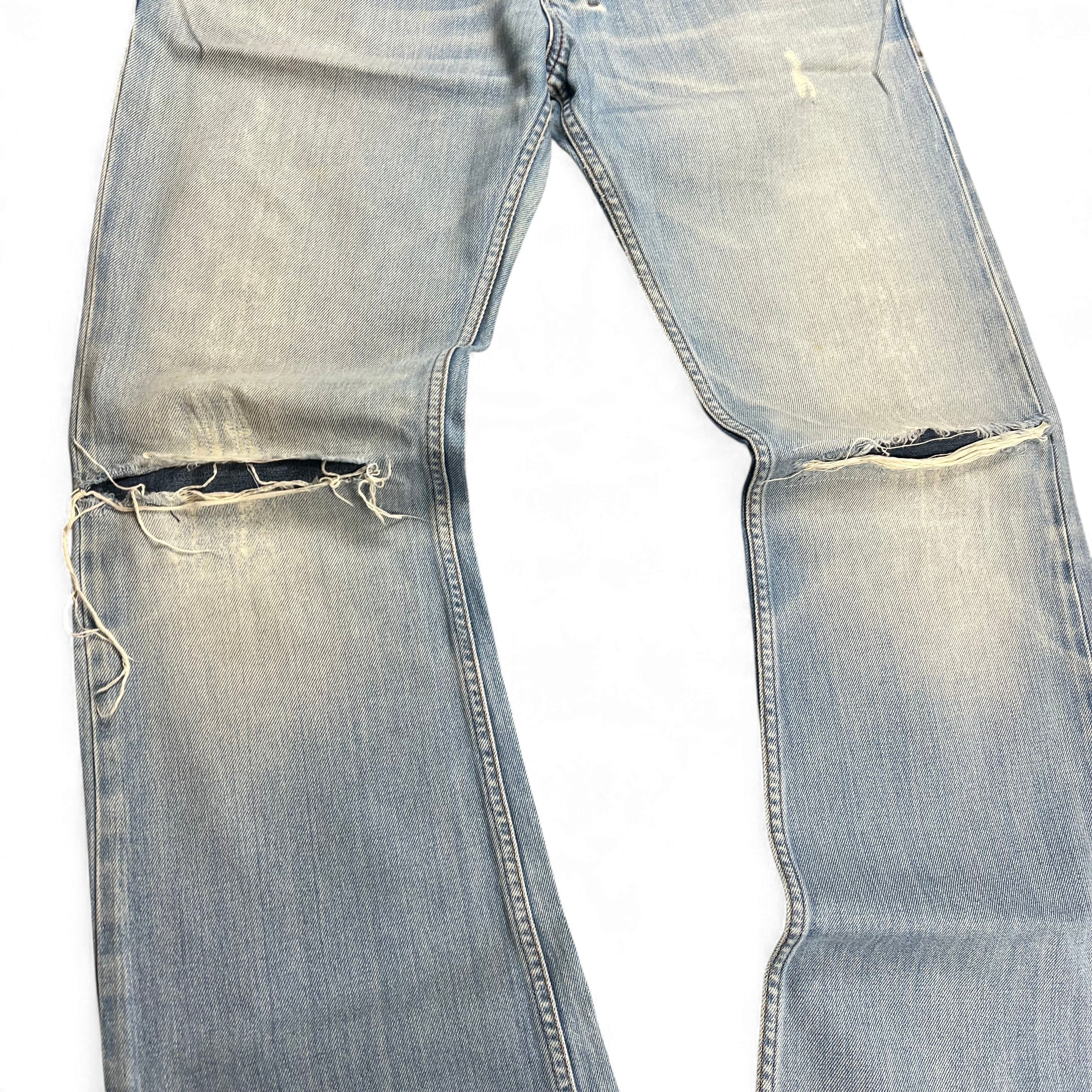 TWC Vintage Diesel Zatiny Bootcut Jeans in hellblauem Denim mit Distressed-Details und Knielöchern
