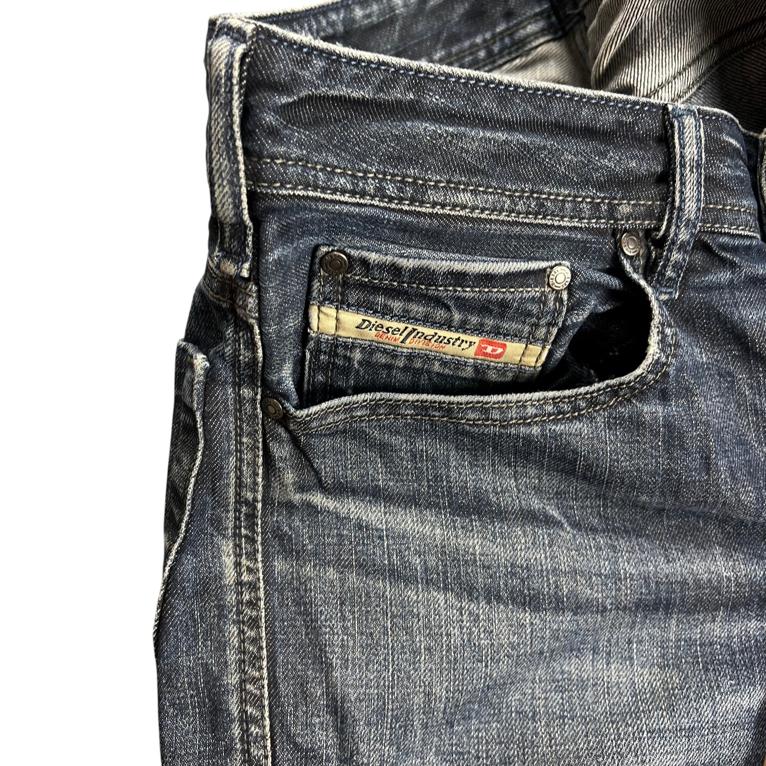 TWC Vintage Diesel Zatiny Bootcut Jeans aus blauem Denim mit klassischem Logo-Detail an der Münztasche