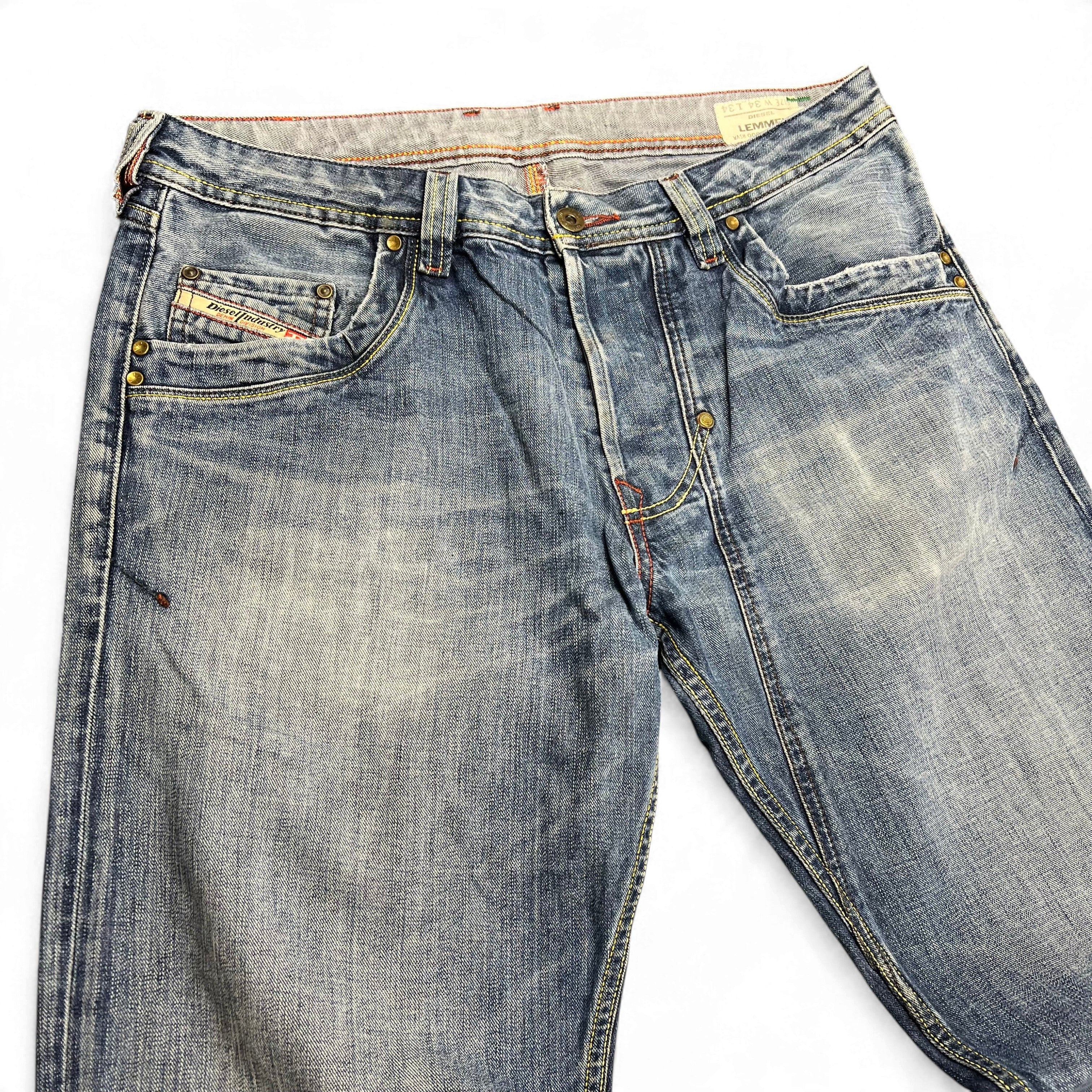 TWC Vintage Diesel Lemmen Straight Jeans in verwaschenem Blau mit klassischem Five-Pocket-Design und Kontrastnähten