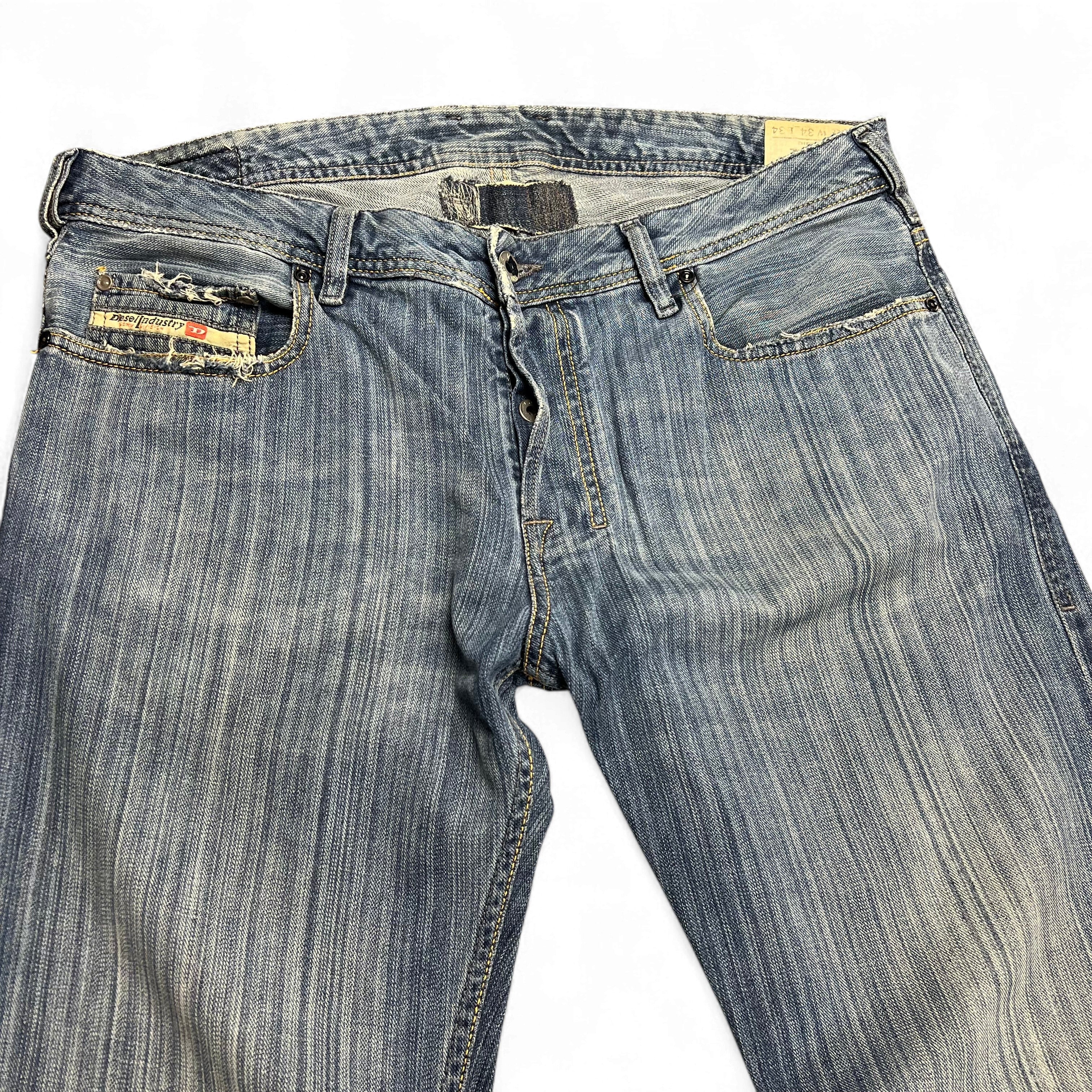 TWC Vintage Diesel Zatiny Bootcut Jeans in blau mit Distressed-Details und Knopfleiste