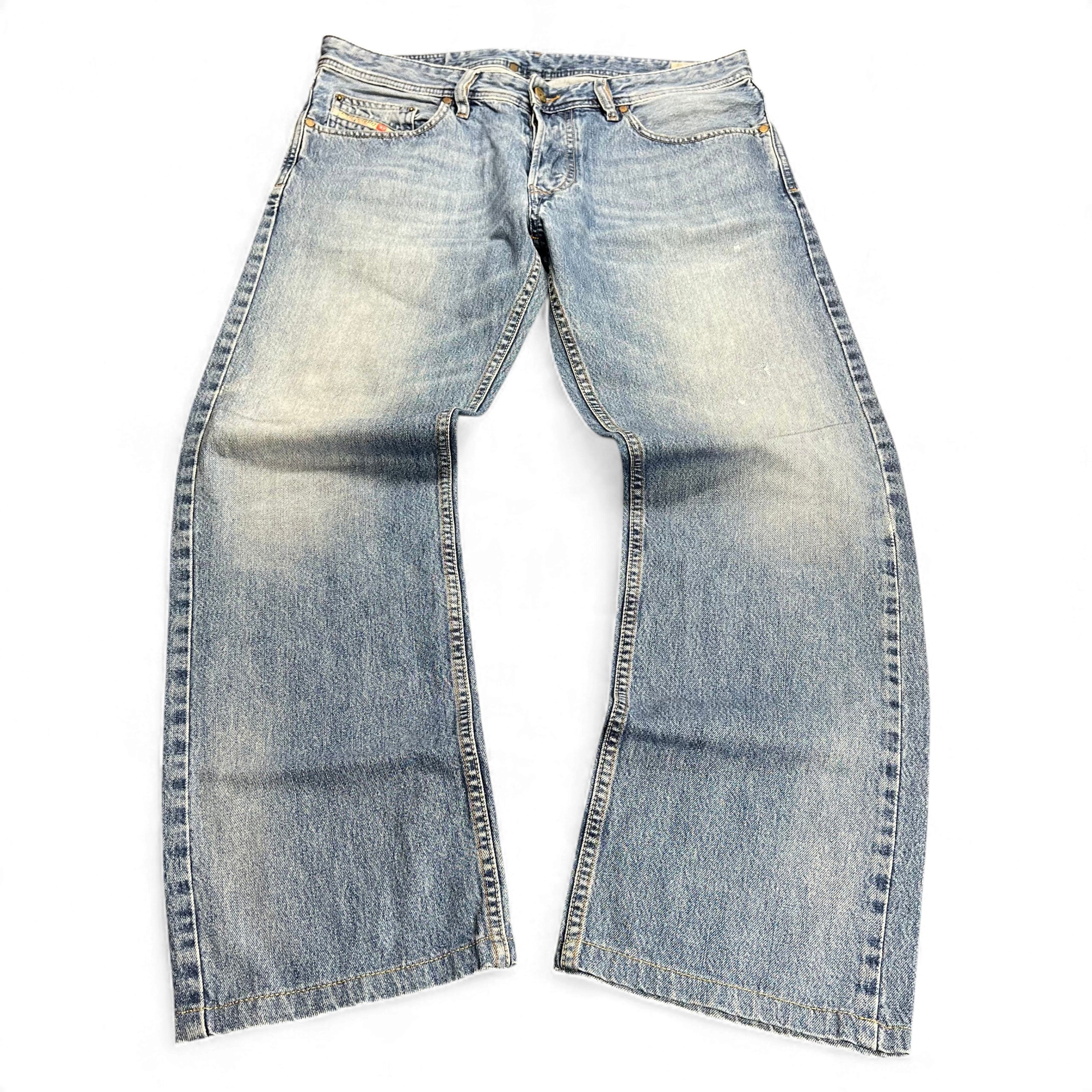 TWC Vintage Diesel Larkee Straight Jeans in verwaschenem Hellblau mit klassischem Five-Pocket-Design